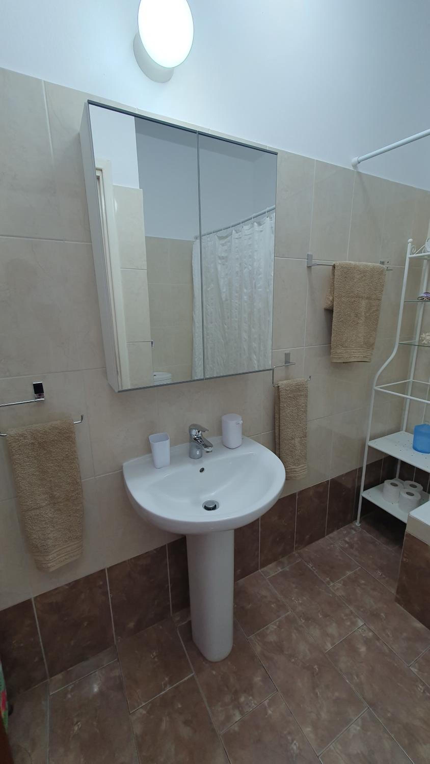 Peaceful Apartment with Double Bed - Oak Breeze