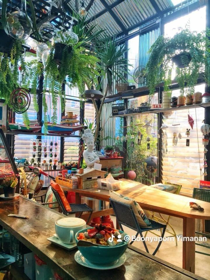 Artist's Place Trat