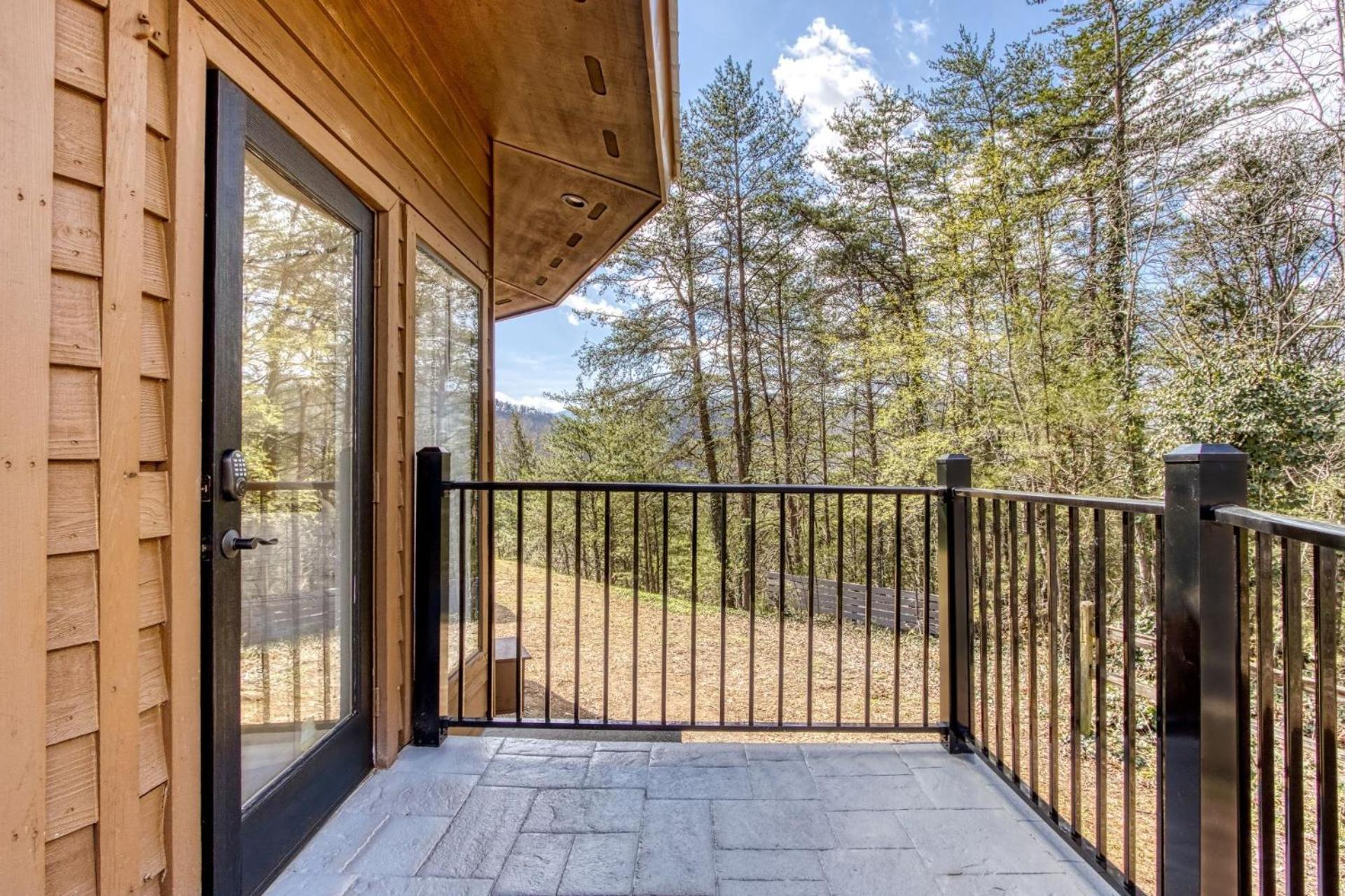 Mountain Valley Revival - Brand New Renovations, Close To Town, Panoramic Mountain Views!! cabin view 5