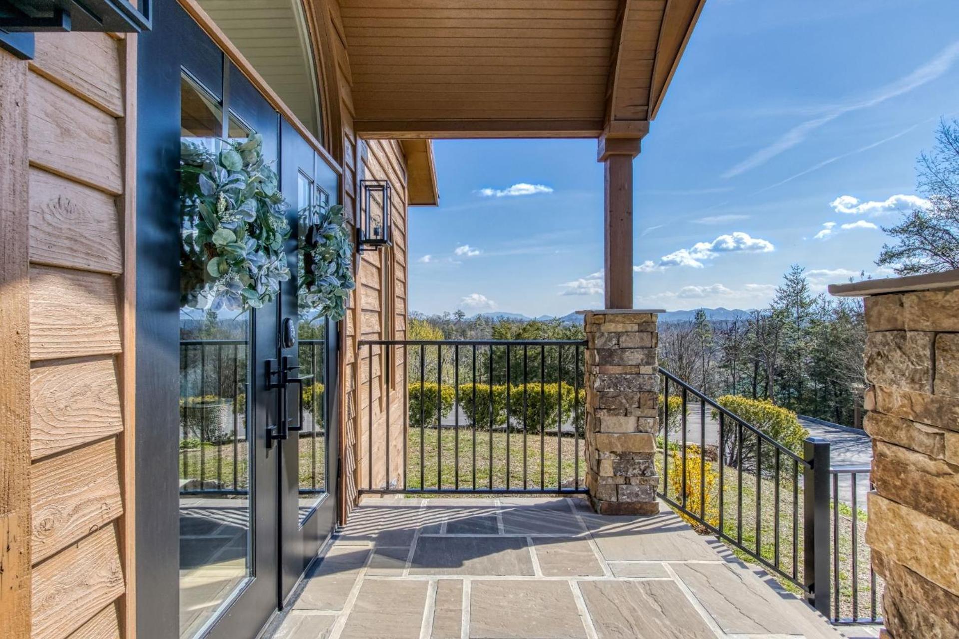 Mountain Valley Revival - Brand New Renovations, Close To Town, Panoramic Mountain Views!! cabin view 3