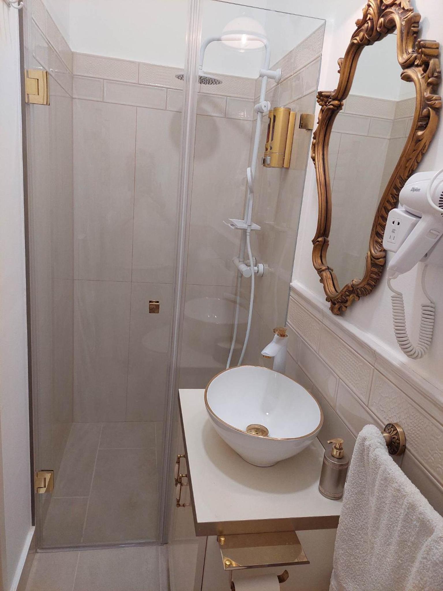 Zati Suite