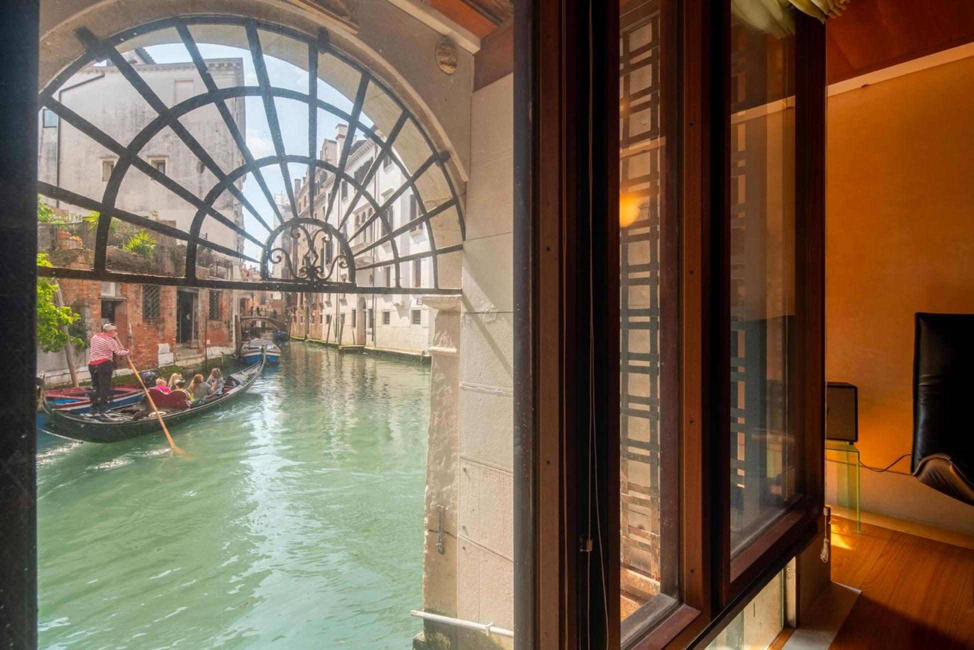 Casa Flavia ai Morosini - Luxury apartment with Canal View
