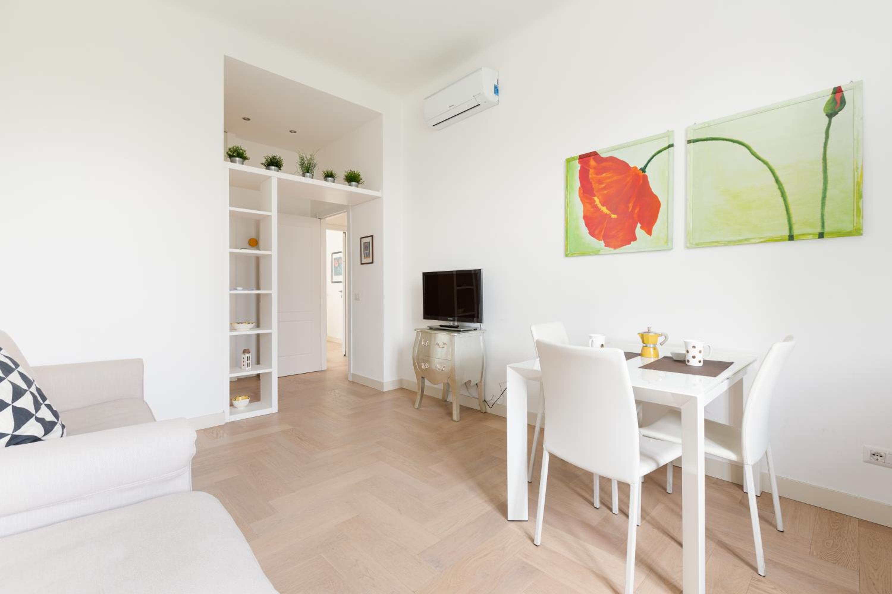 Milano- Darsena and Navigli Area! Cozy APT!