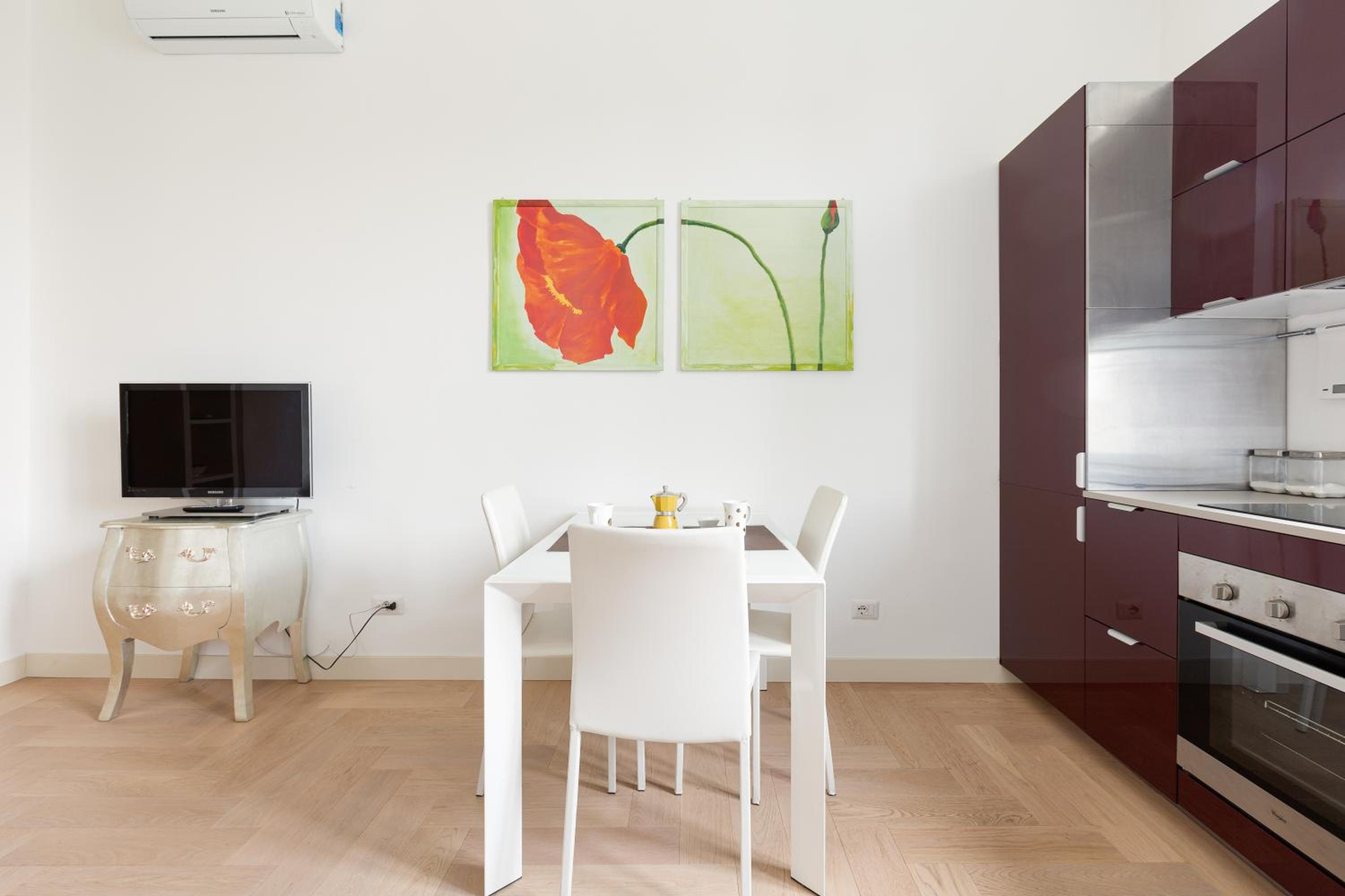 Milano- Darsena and Navigli Area! Cozy APT!