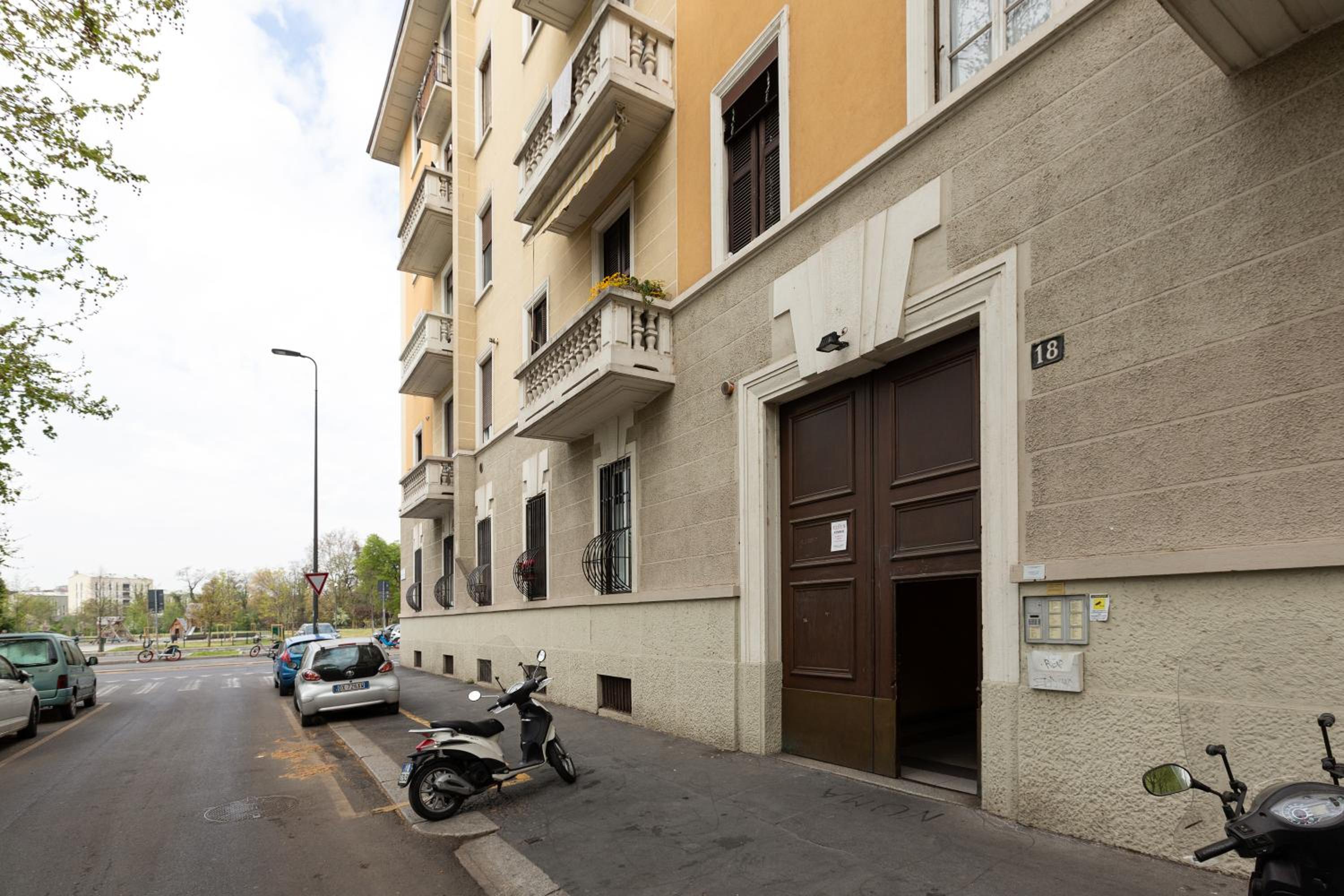 Milano- Darsena and Navigli Area! Cozy APT!