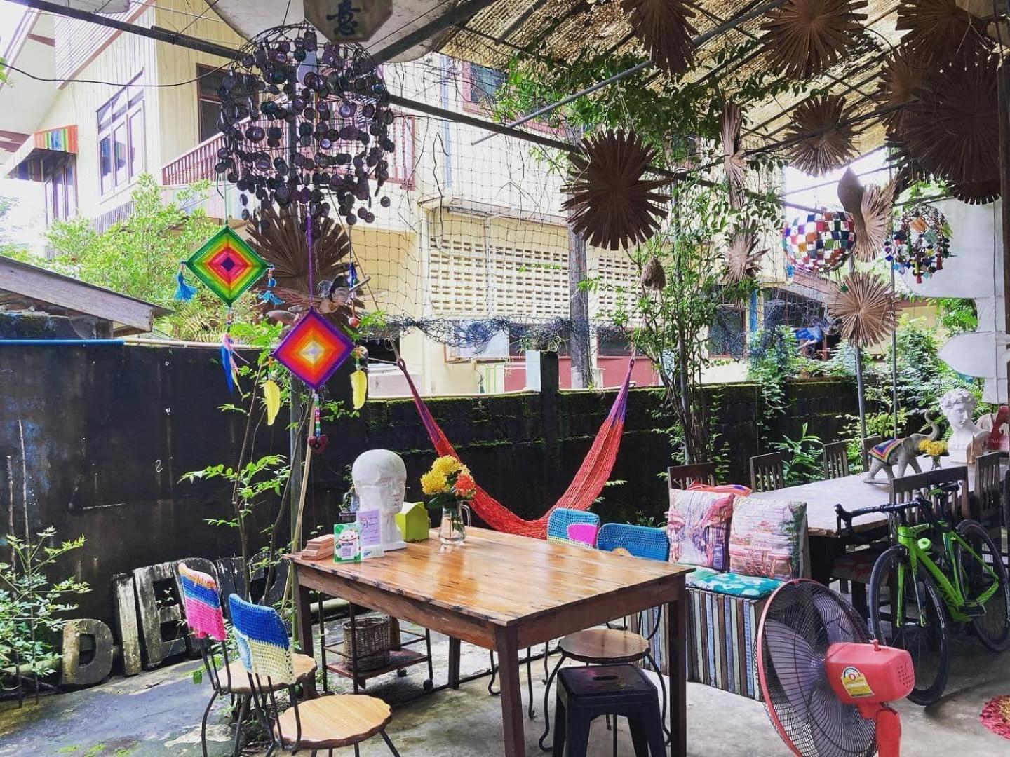Artist's Place Trat