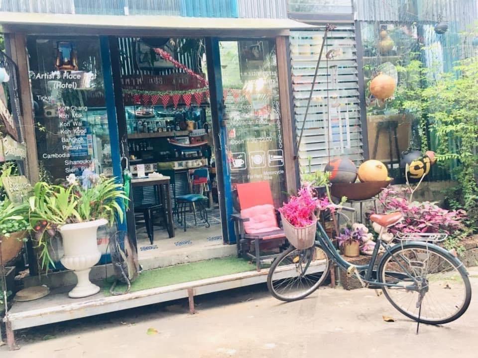 Artist's Place Trat