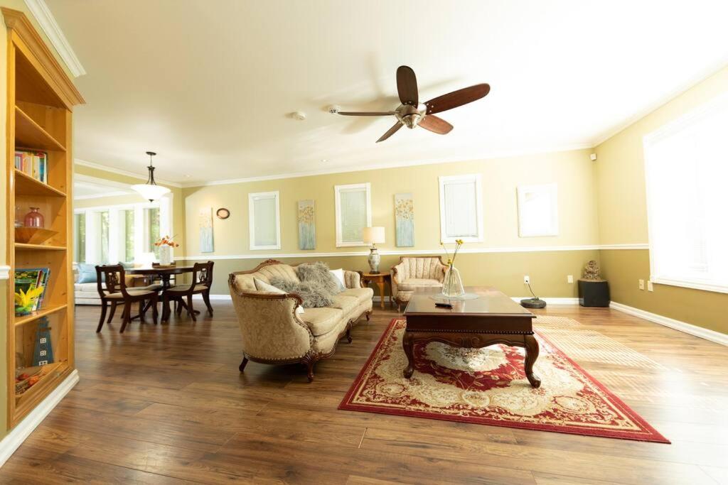 Entire house/wifi/private/cozy/escape/Muskoka lake