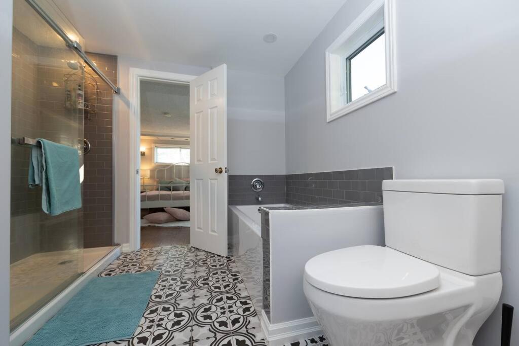 Entire house/wifi/private/cozy/escape/Muskoka lake