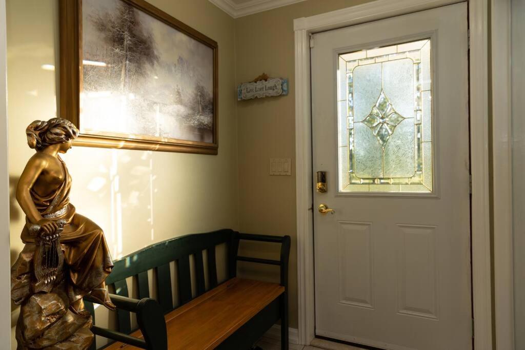 Entire house/wifi/private/cozy/escape/Muskoka lake