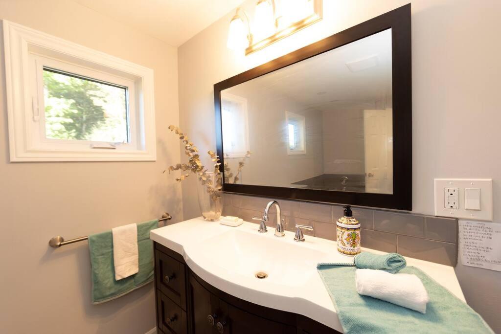 Entire house/wifi/private/cozy/escape/Muskoka lake