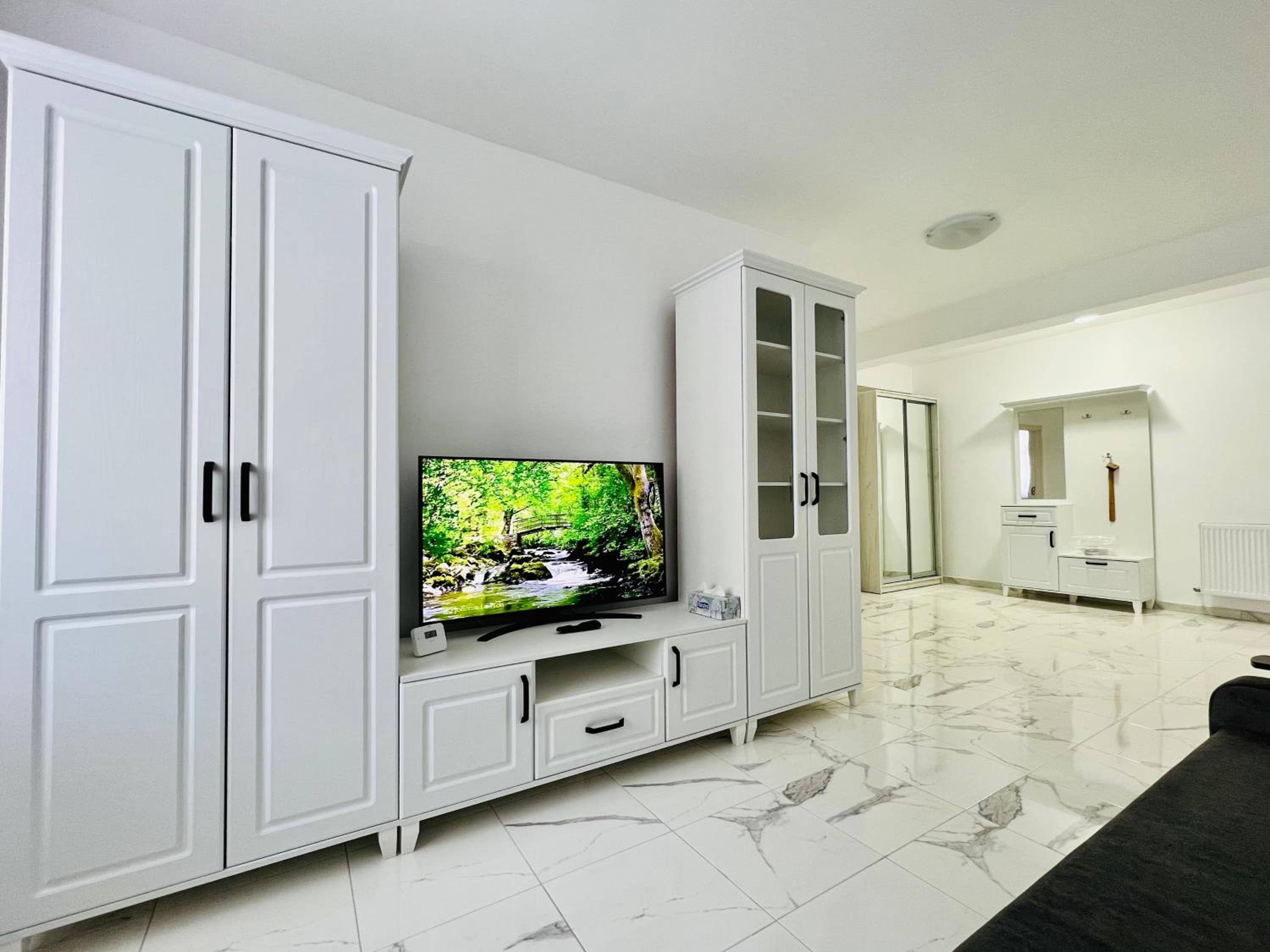 Altheda Living White House 29F-2 view 2