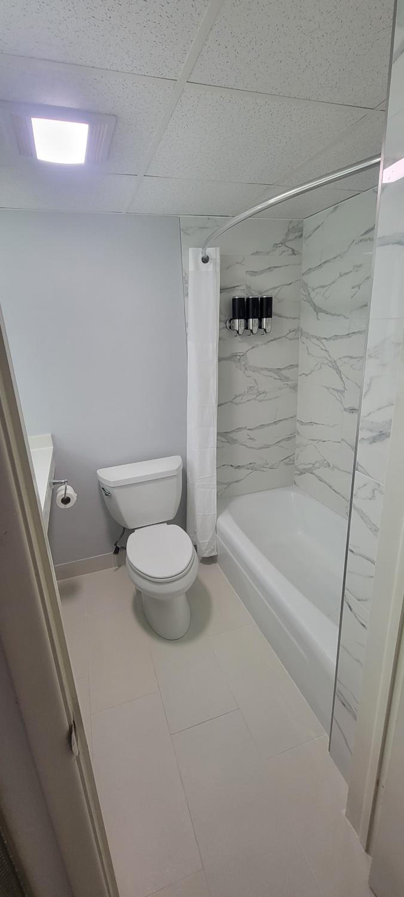 Royal Inn & Suites, Kuva 26