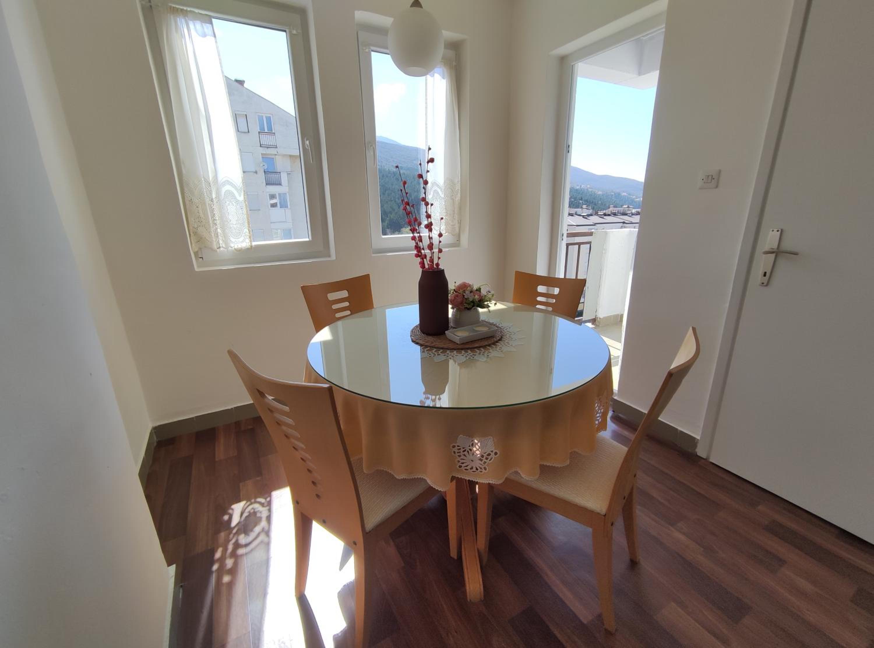 Charming & Spacious 2 Bedroom Apartment with a Gorgeous 8th-floor view