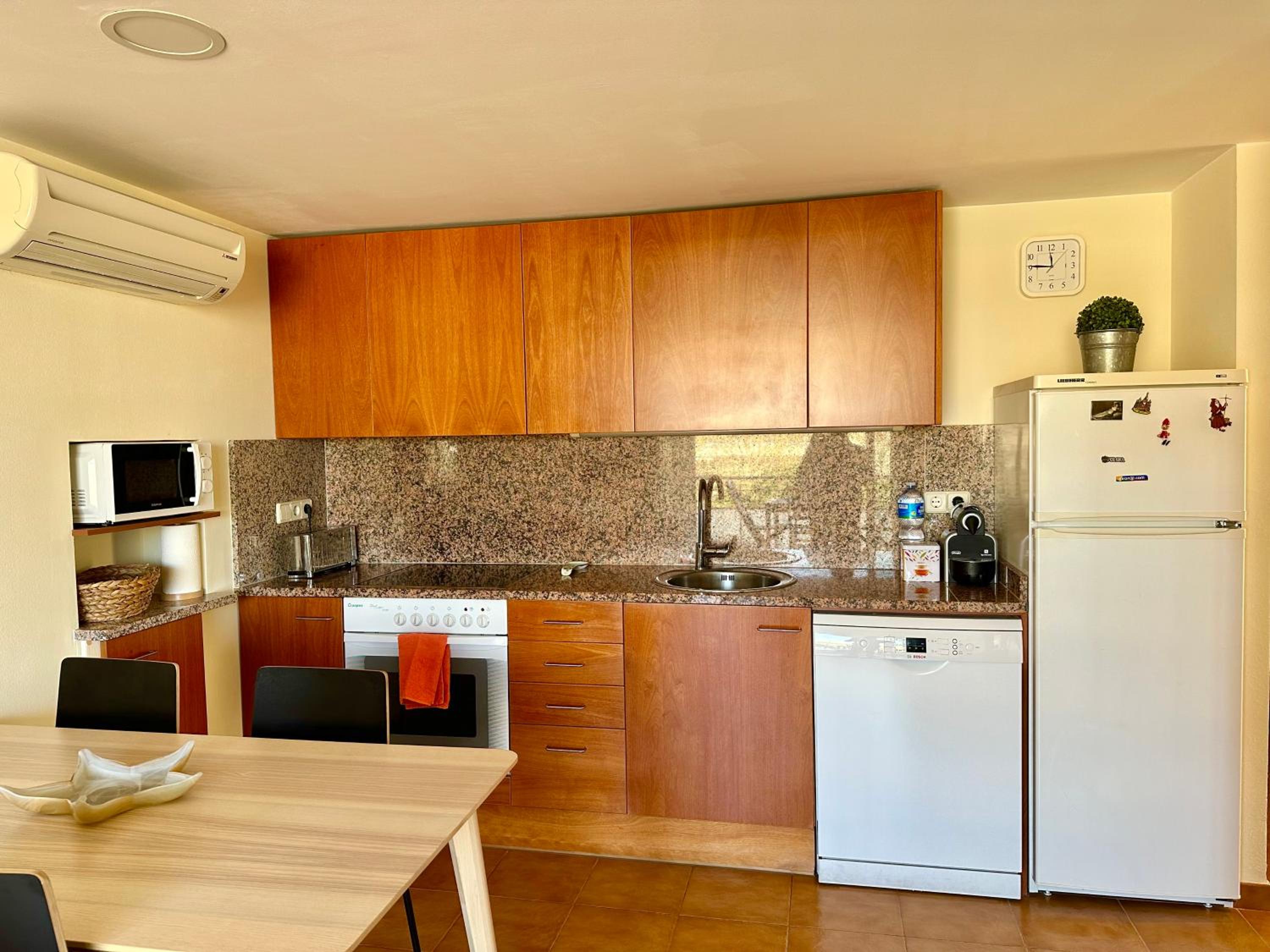 NEW! Apartamento con piscina y balcón a 2 minutos de la playa. WI-FI photo 5