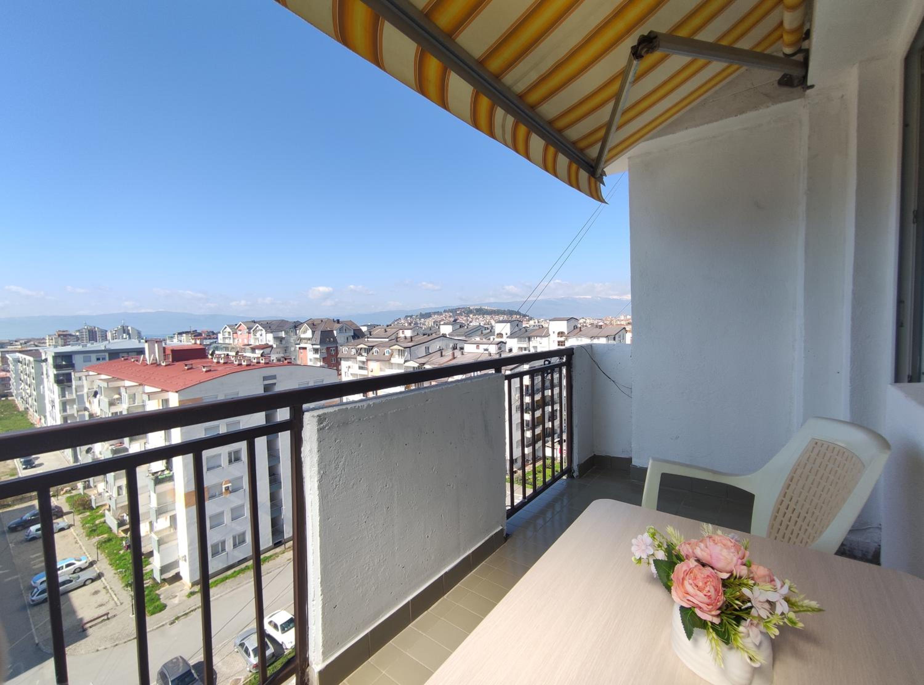 Charming & Spacious 2 Bedroom Apartment with a Gorgeous 8th-floor view