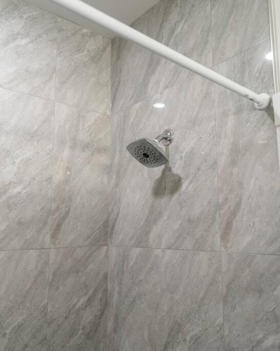 Modern Ground Level 3 bed 2 bath Condo with Free Parking