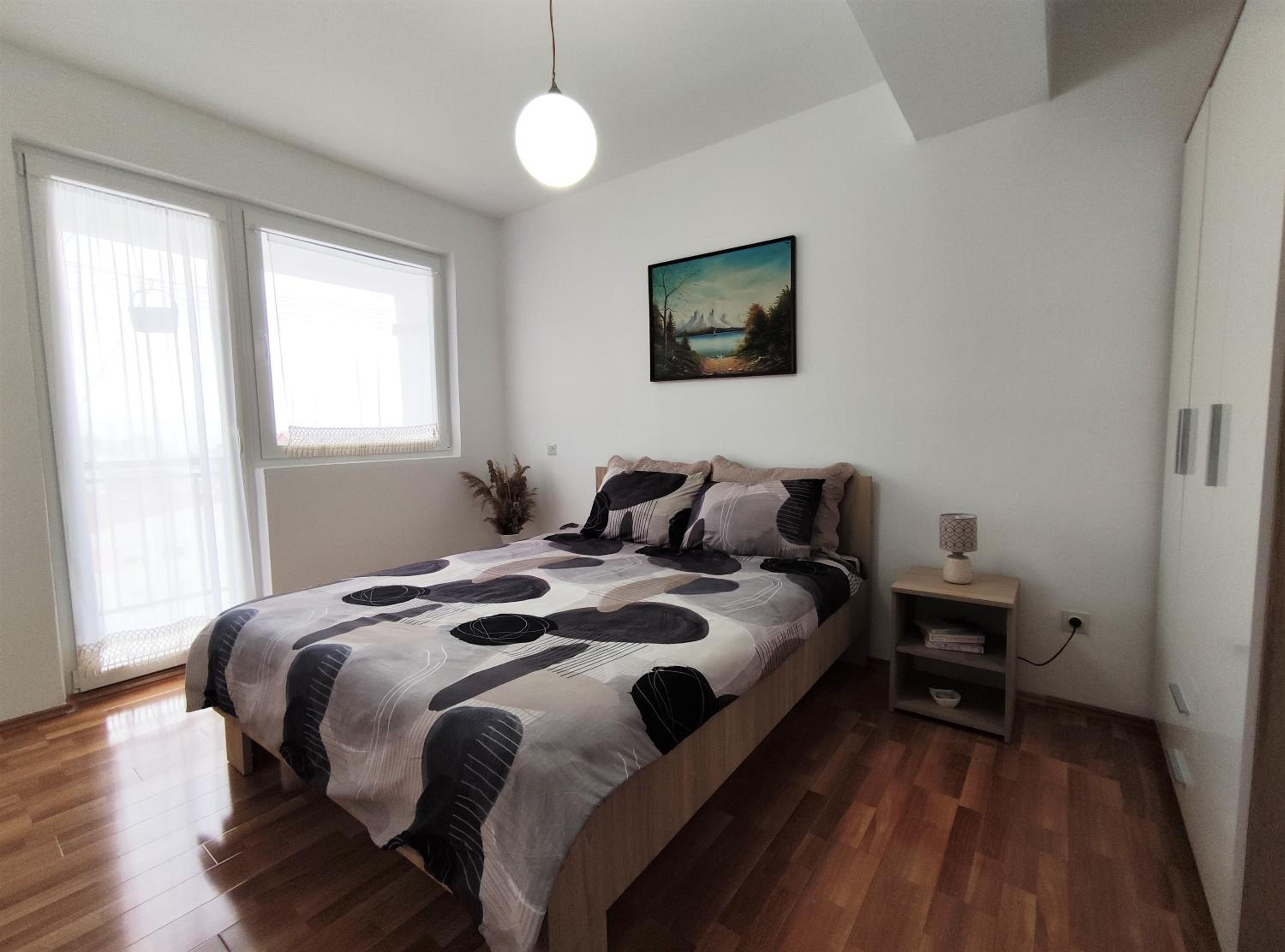 Charming & Spacious 2 Bedroom Apartment with a Gorgeous 8th-floor view