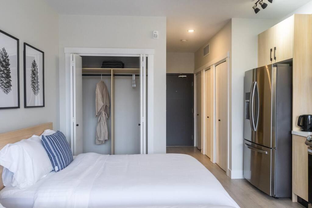2 bed Studio with Mountain Views and Free Parking