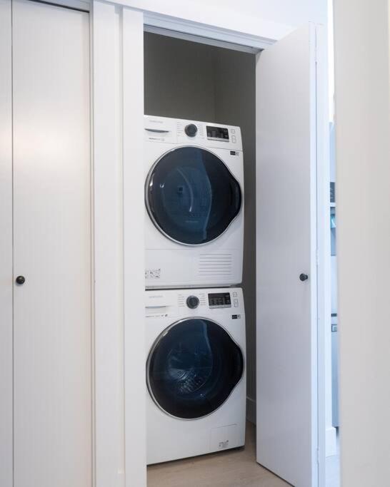 2 bed Studio with Mountain Views and Free Parking