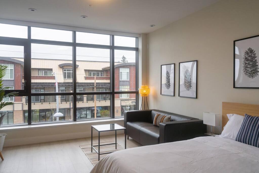 2 bed Studio with Mountain Views and Free Parking