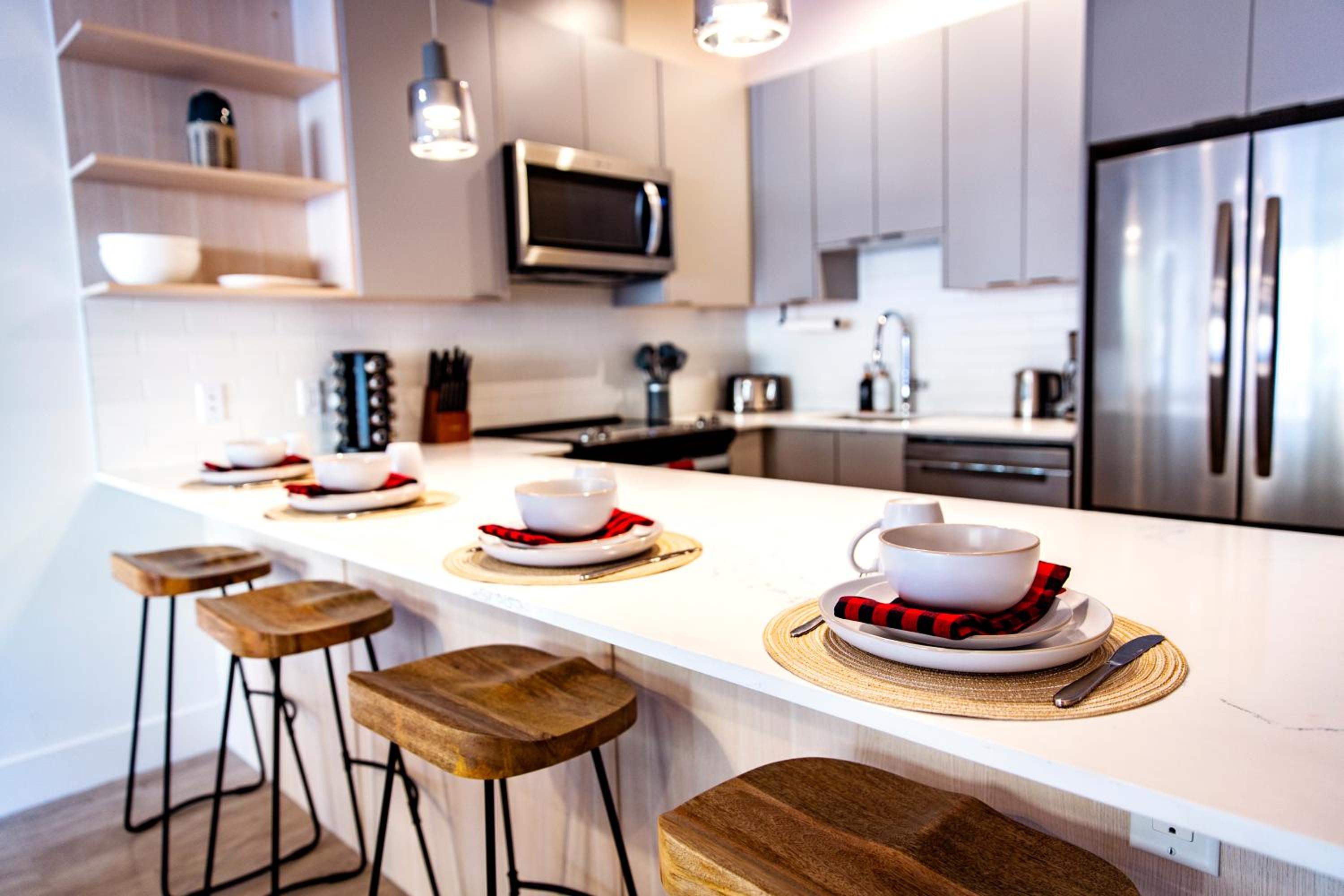 Monashee Sunshine - Condo with Private Hot Tub