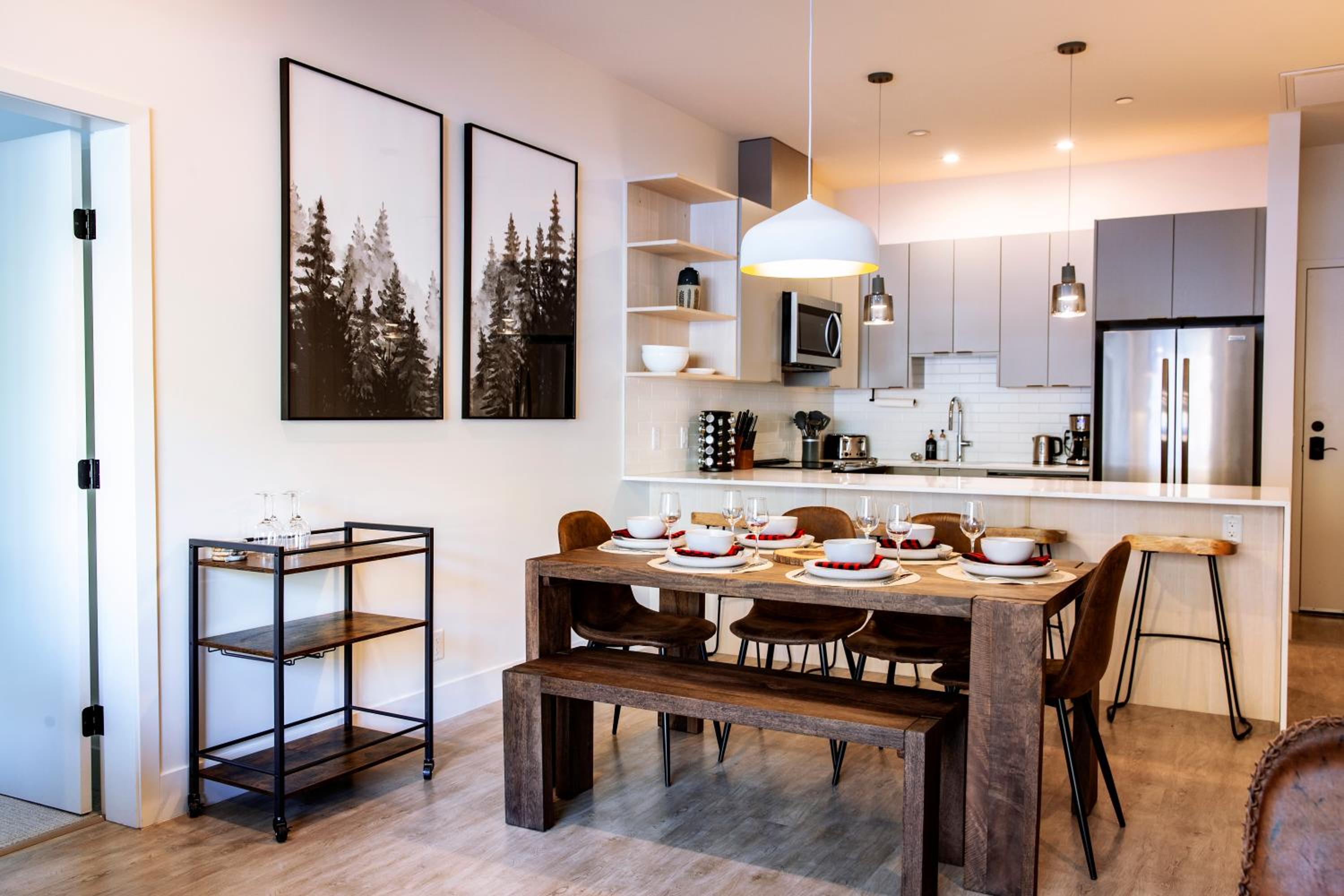Monashee Sunshine - Condo with Private Hot Tub