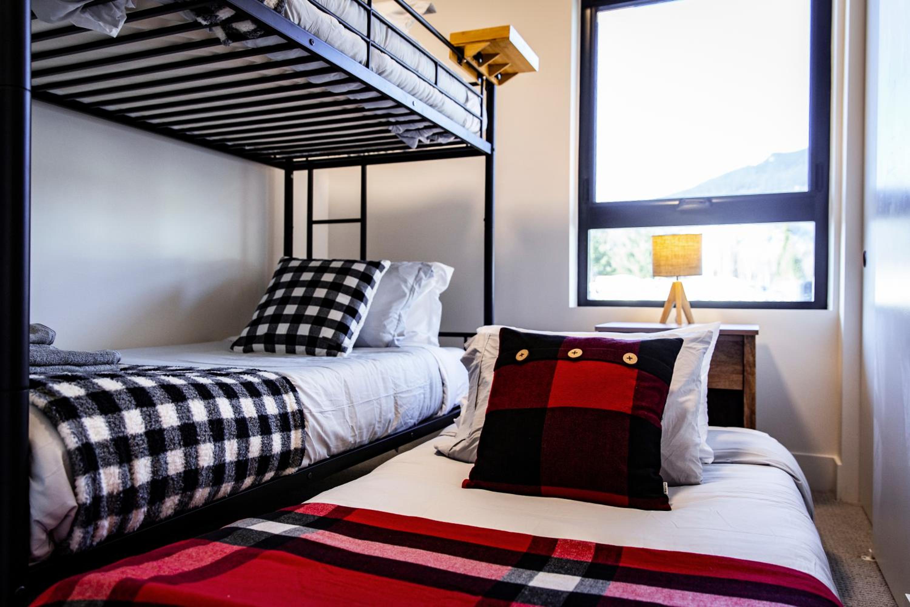 Monashee Sunshine - Condo with Private Hot Tub