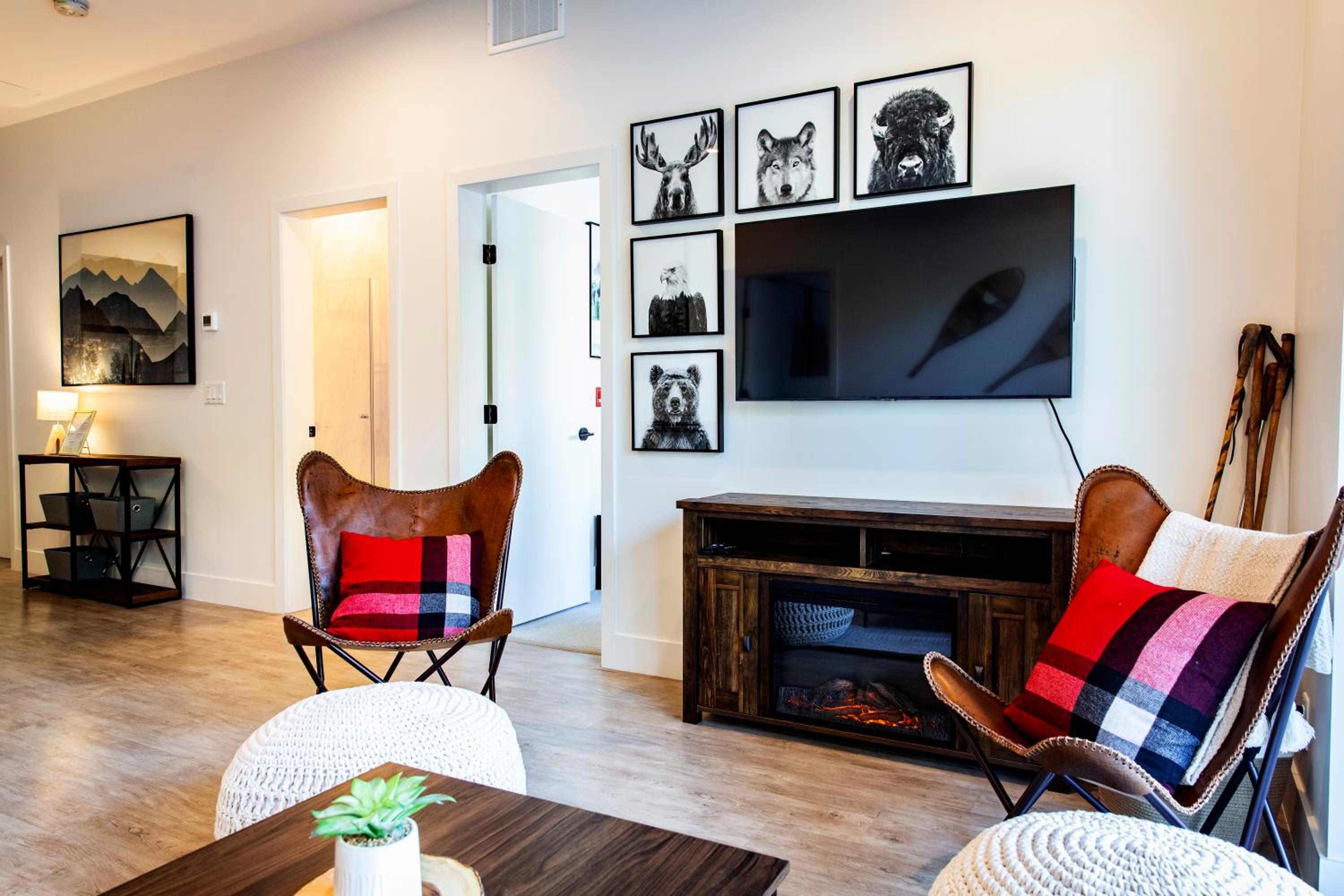 Monashee Sunshine - Condo with Private Hot Tub
