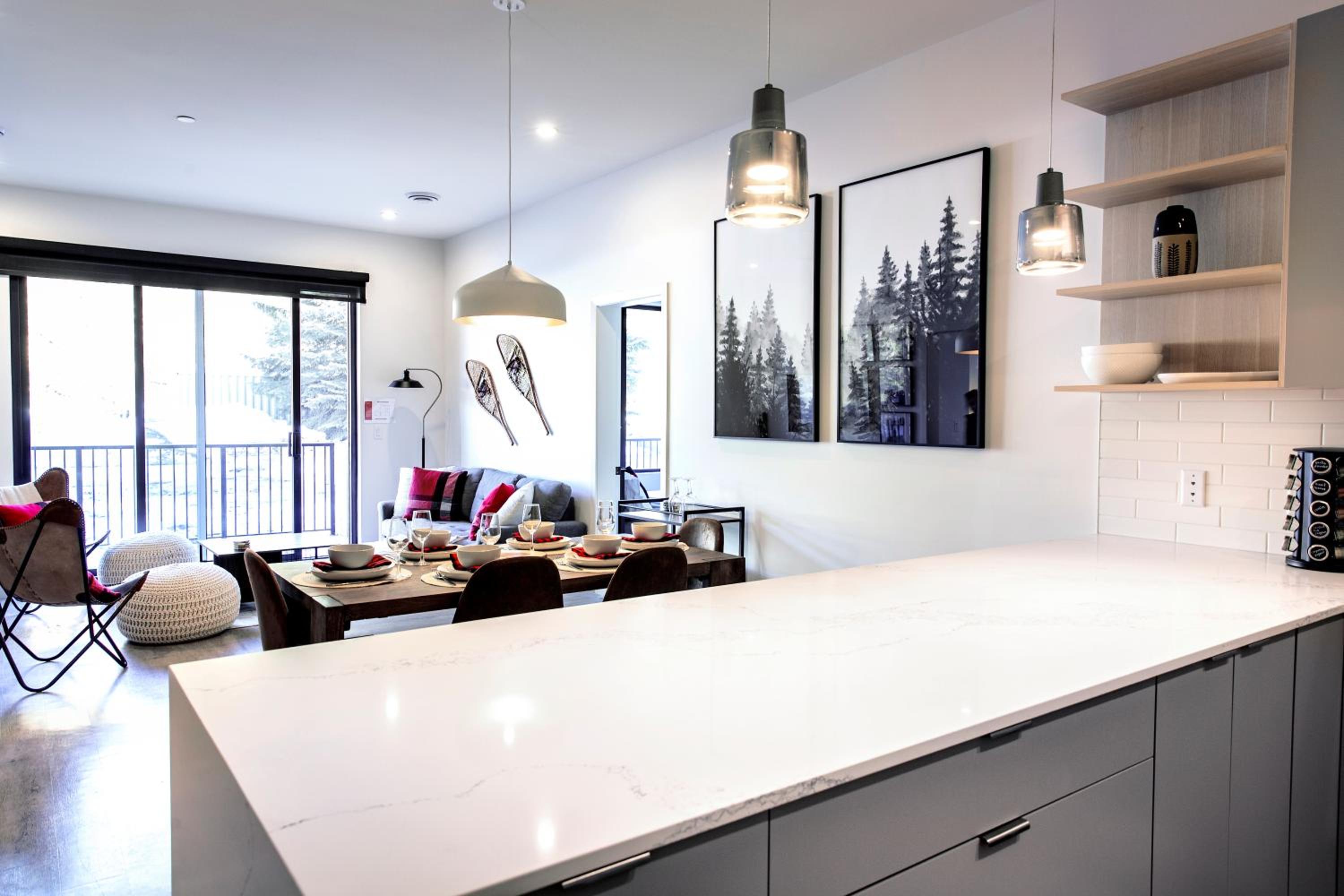 Monashee Sunshine - Condo with Private Hot Tub