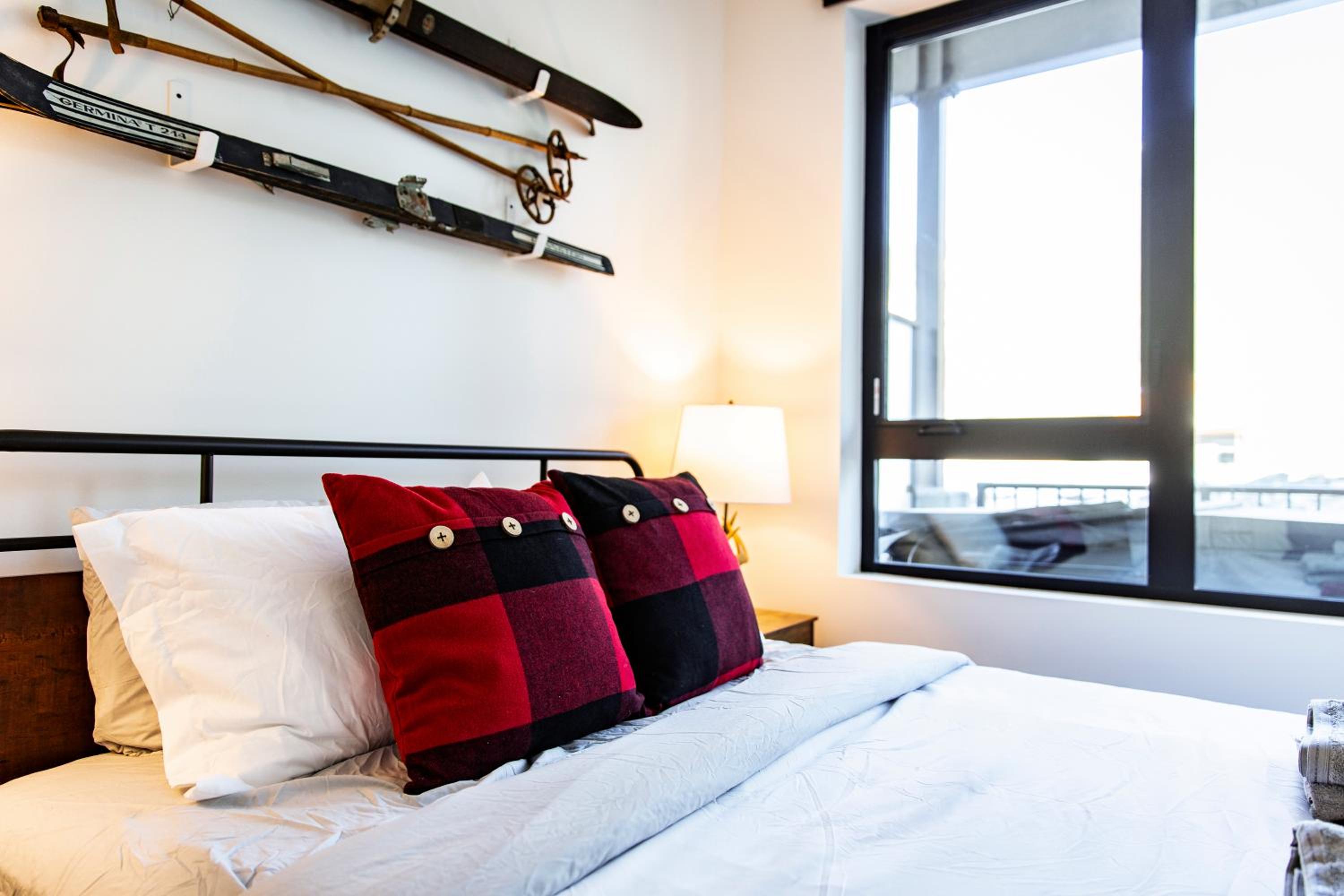 Monashee Sunshine - Condo with Private Hot Tub