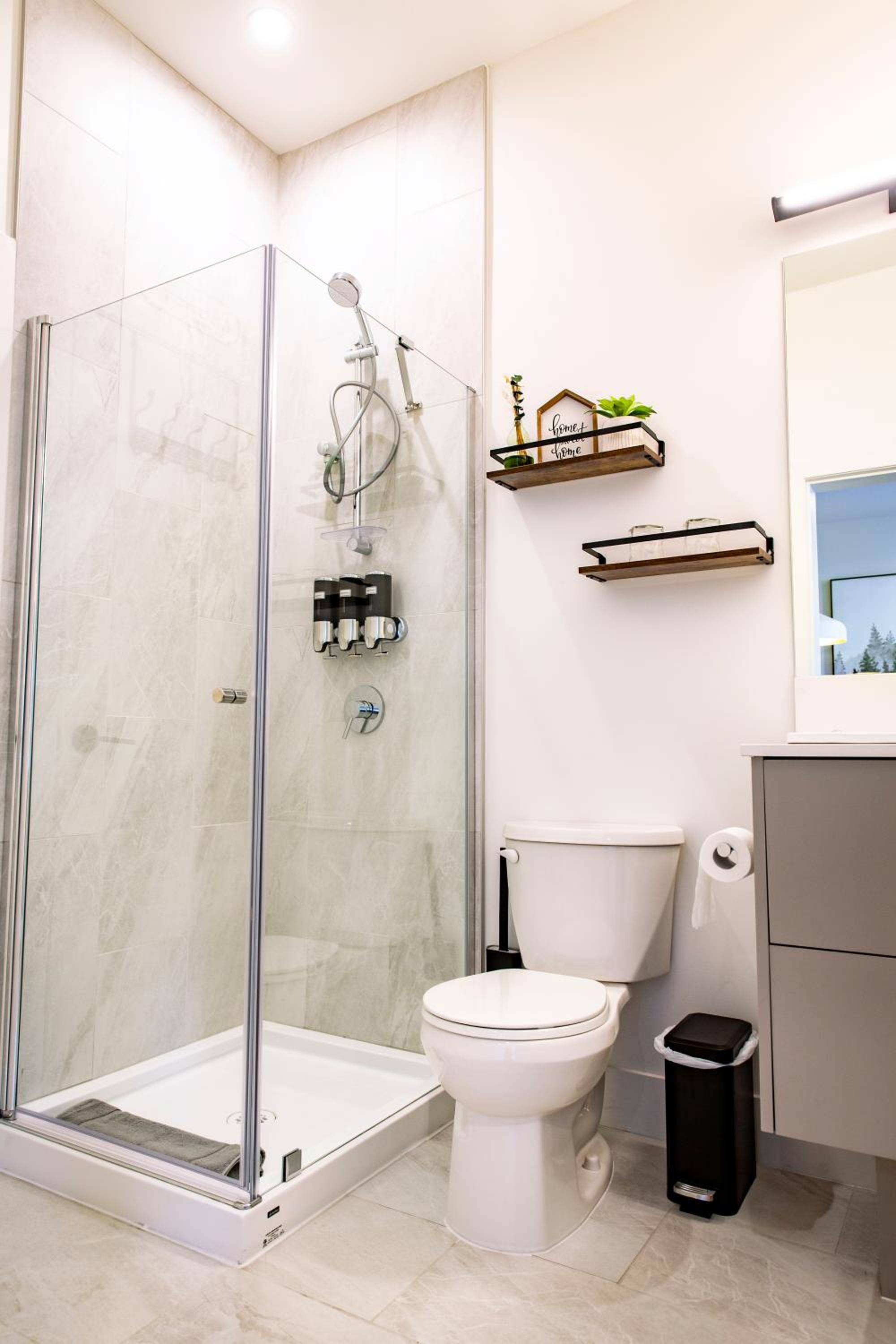 Monashee Sunshine - Condo with Private Hot Tub