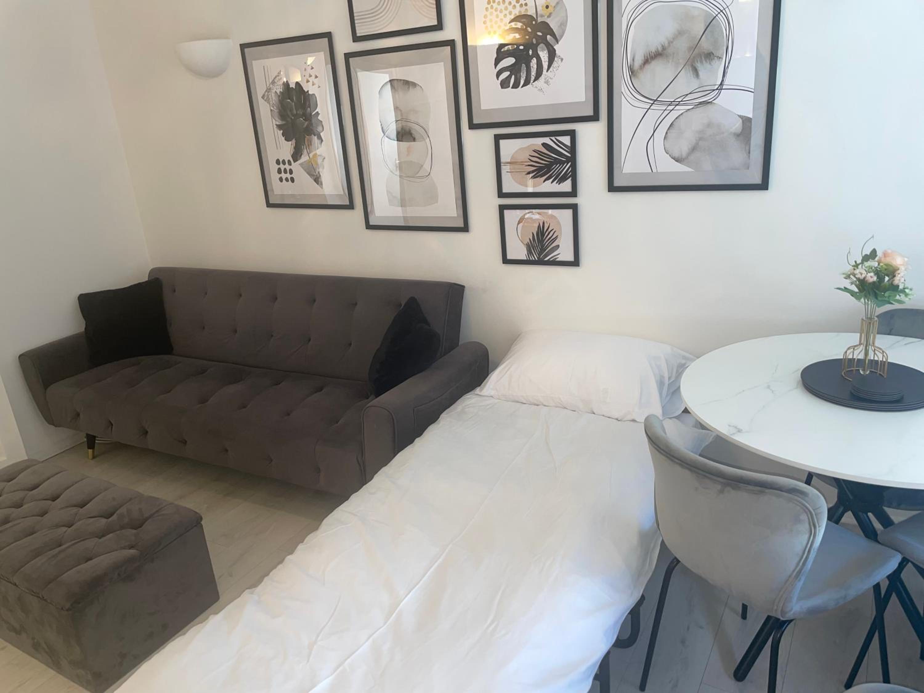 Stylish 1 Bedroom close to Tooting Bec Station