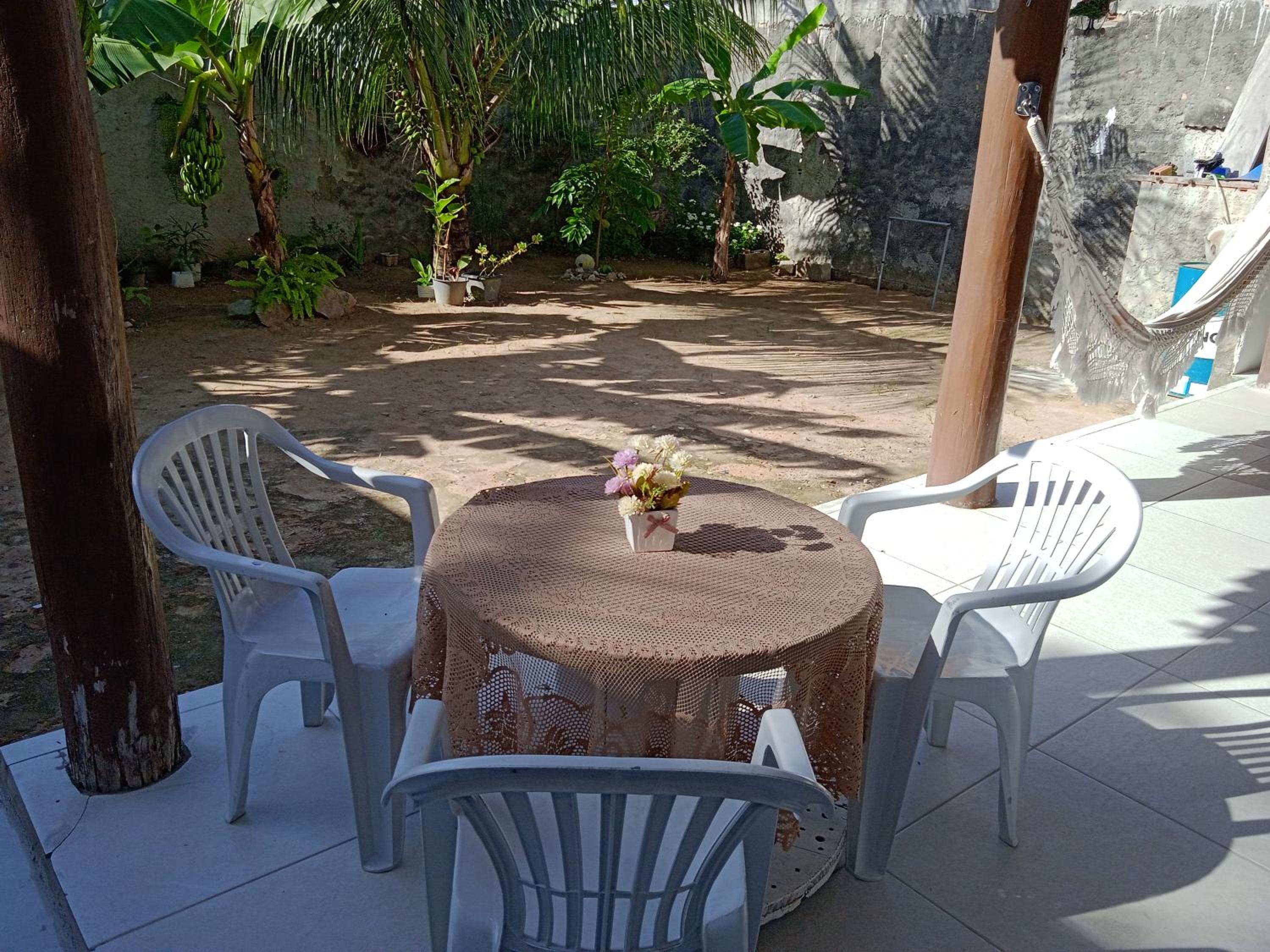 Casa com piscina e 3 quartos ampla e individual
