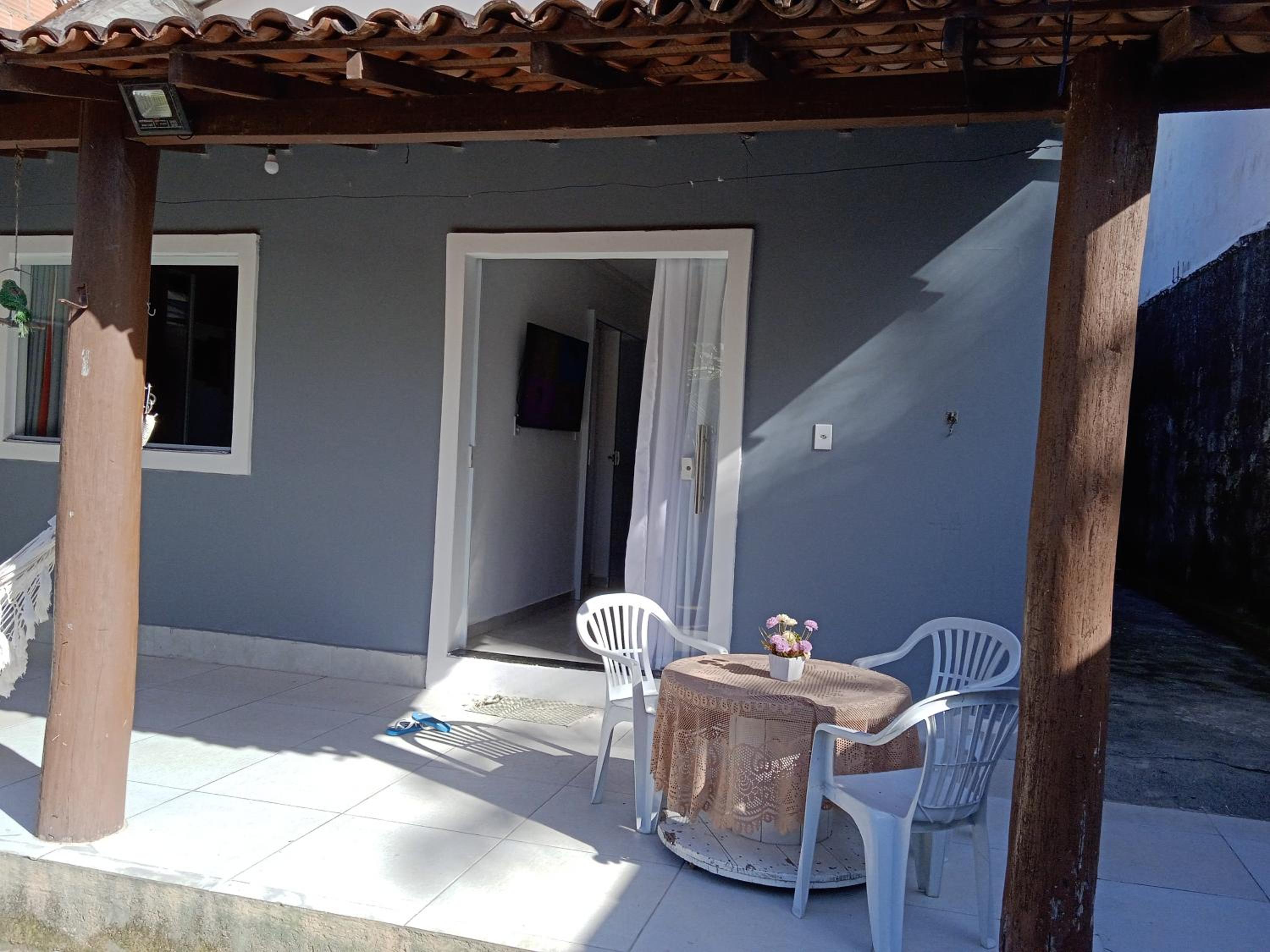 Casa com piscina e 3 quartos ampla e individual