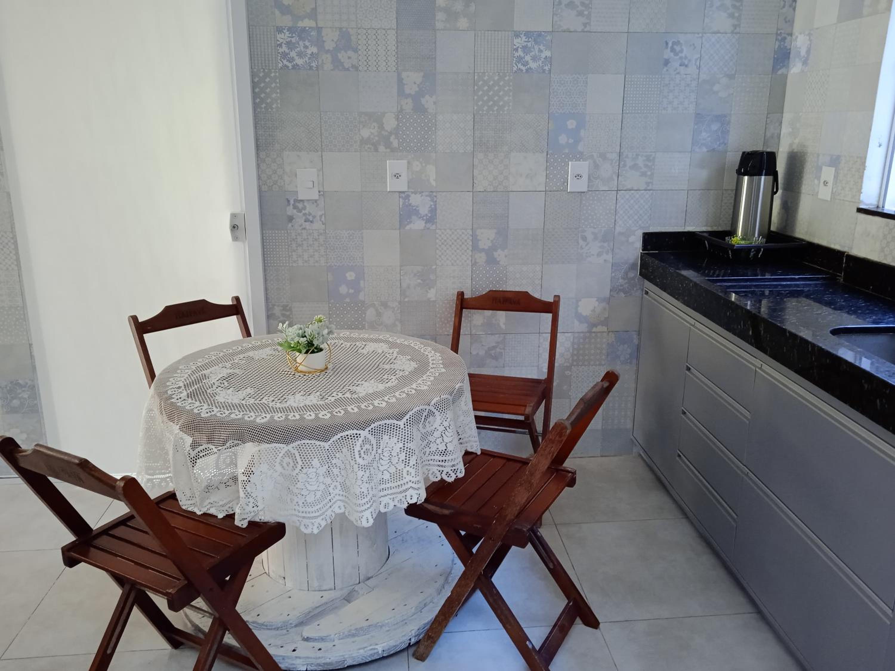 Casa com piscina e 3 quartos ampla e individual