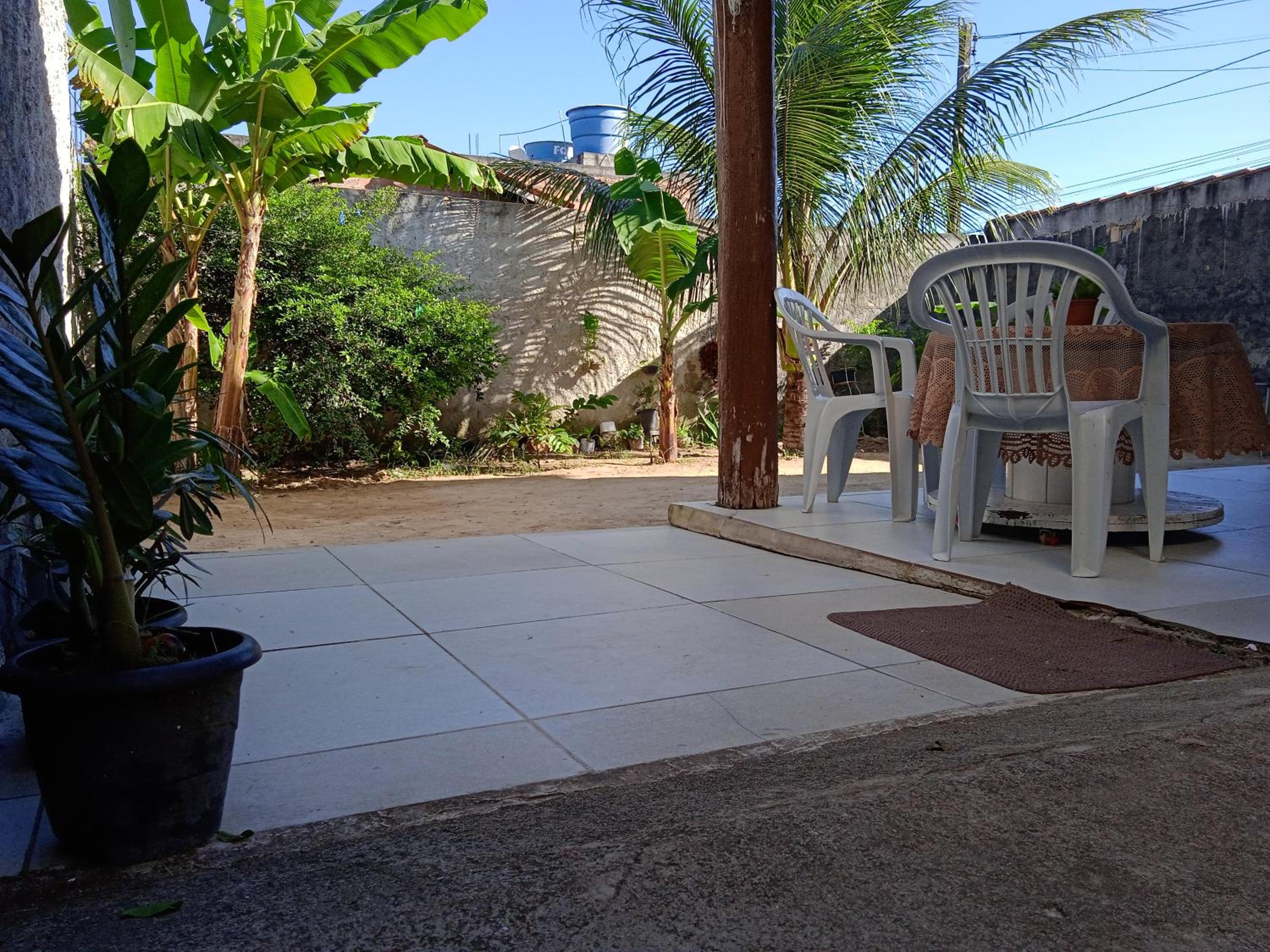 Casa com piscina e 3 quartos ampla e individual