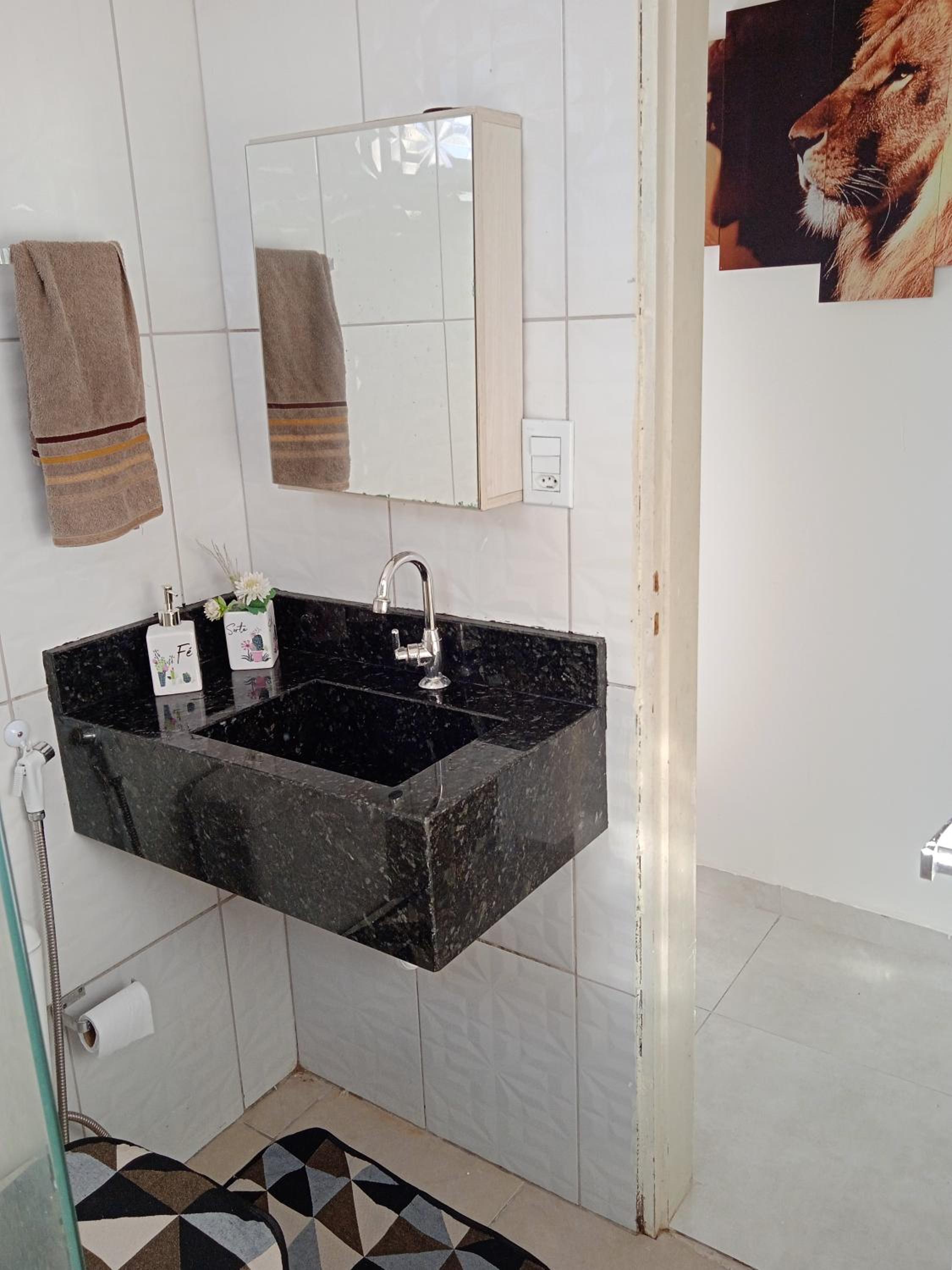 Casa com piscina e 3 quartos ampla e individual
