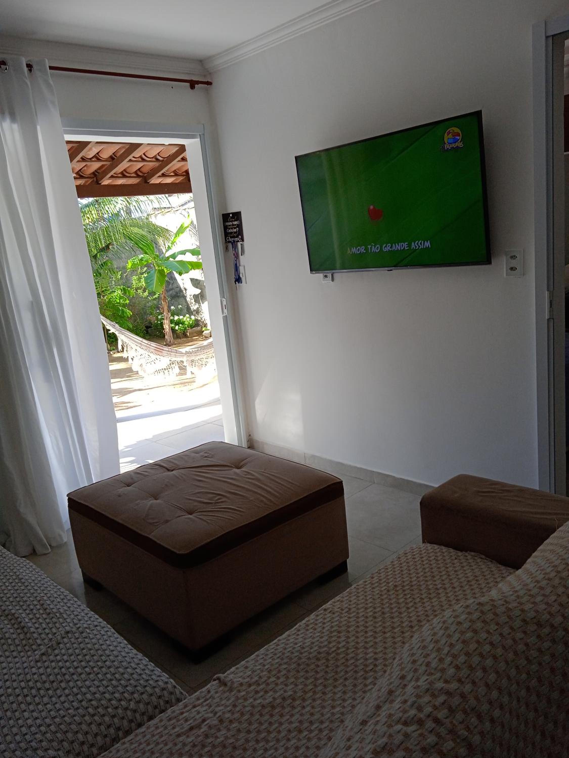 Casa com piscina e 3 quartos ampla e individual