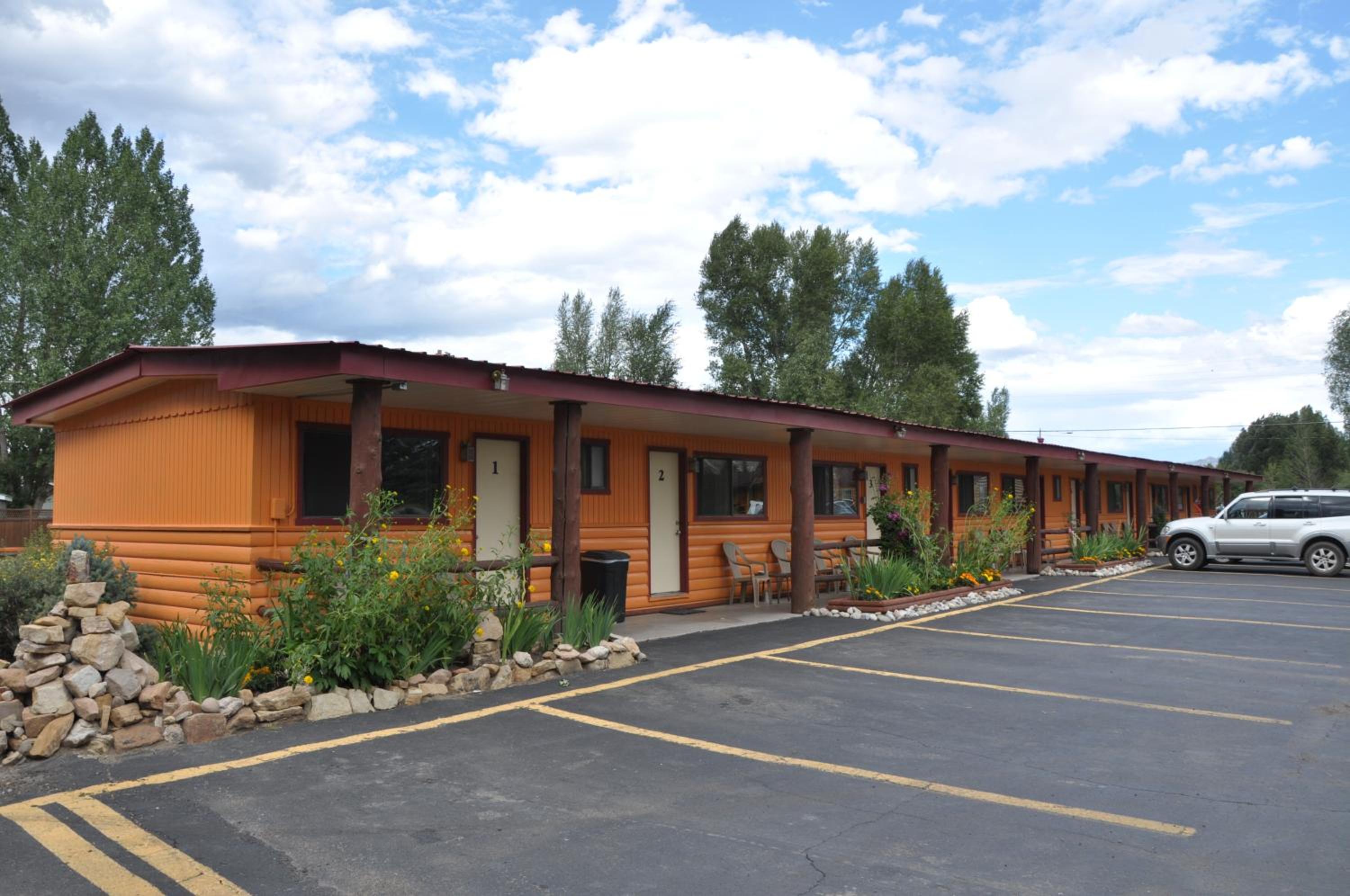 Gunnison Vacations - Long Holiday Motel - Property Image 41