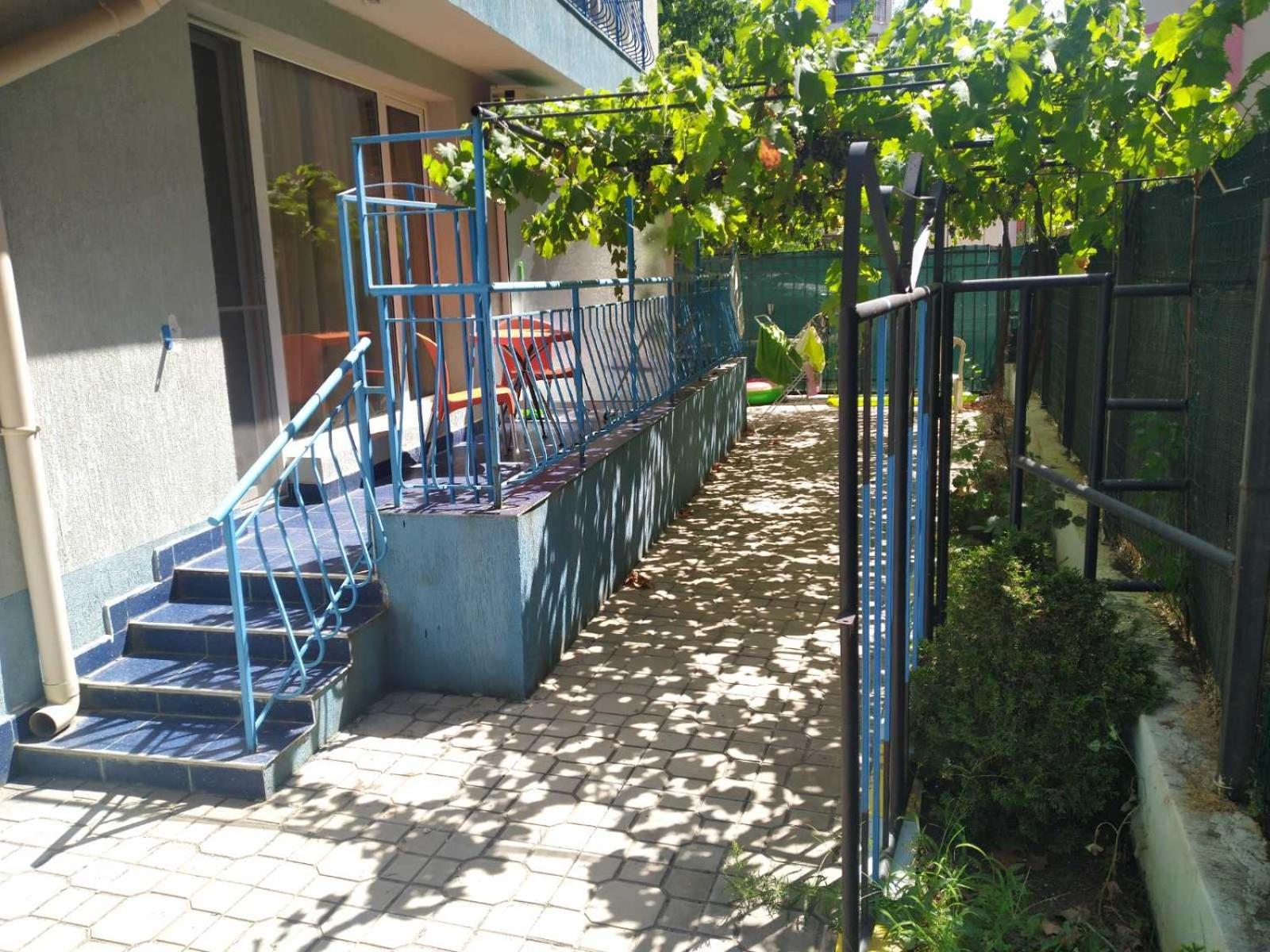 VIOLET GARDEN 2 Veranda Apartment
