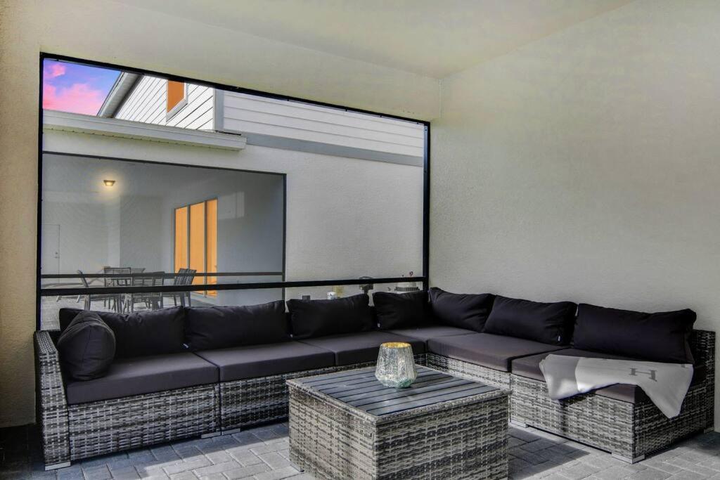 Hotel Magical Mansion 10 Bedroom w pool near Disney - Image 1