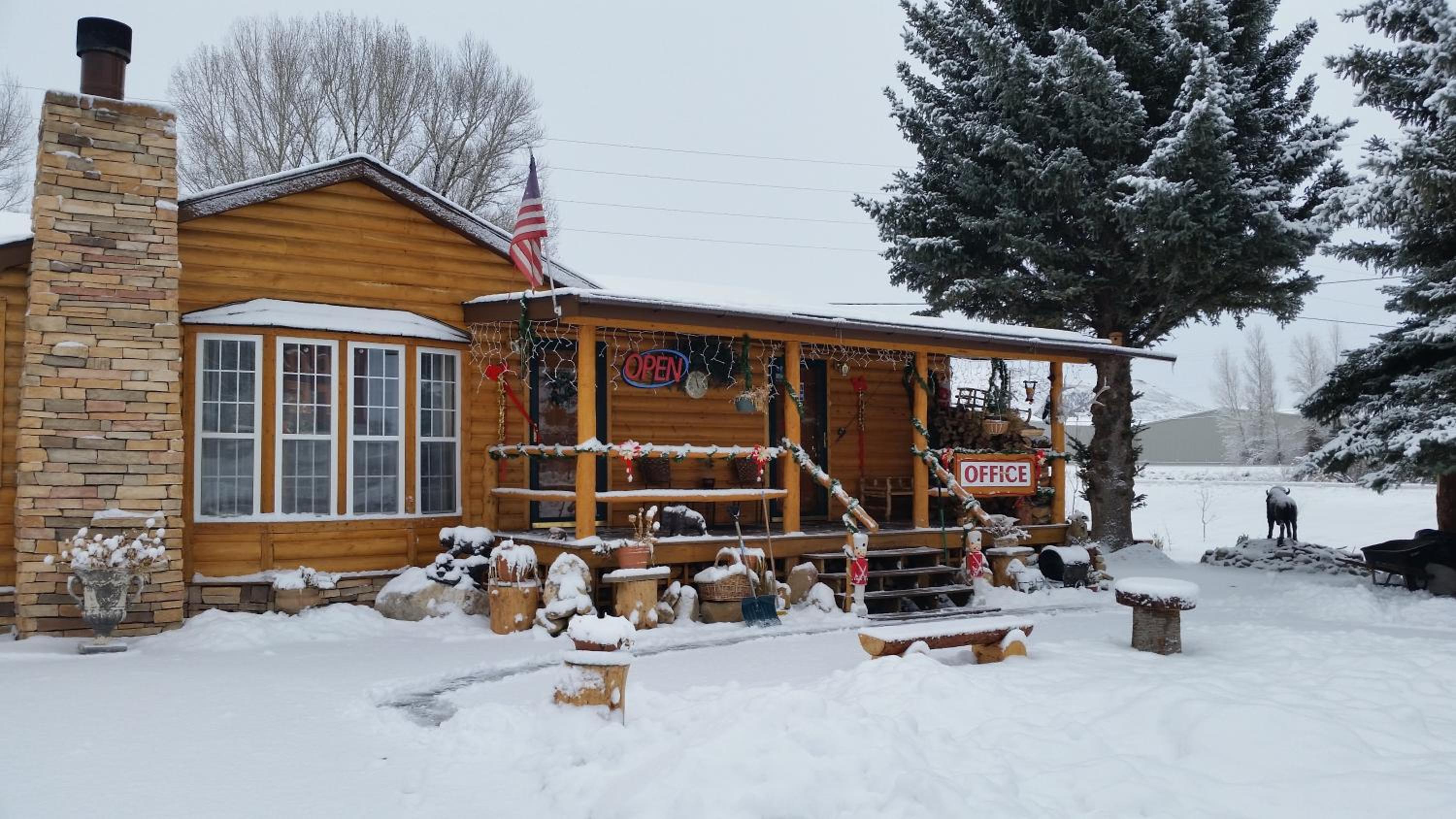 Gunnison Vacations - Long Holiday Motel - Property Image 4