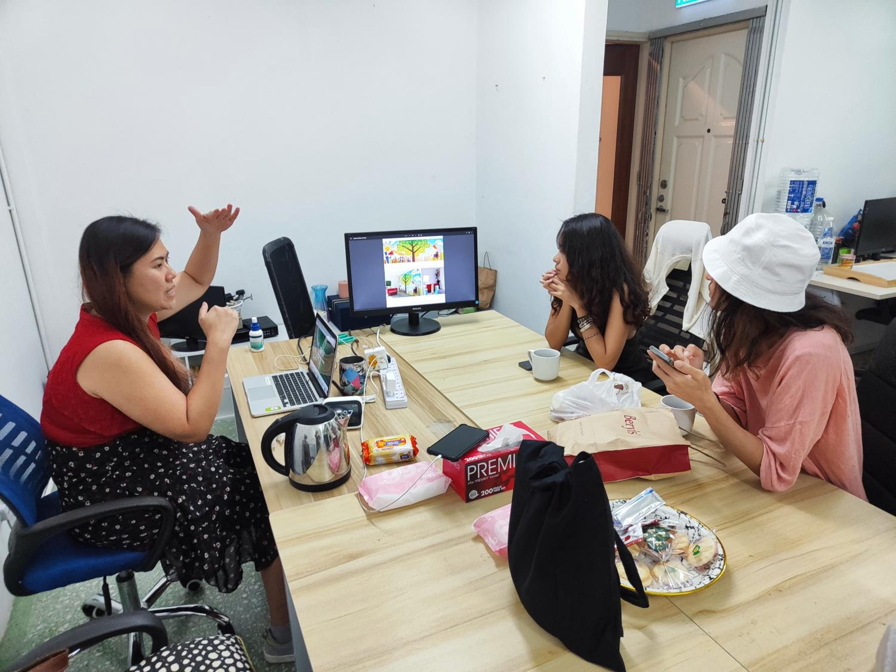 Digital Nomad House KL Bukit Bintang - 24&7 Coworking Access Included