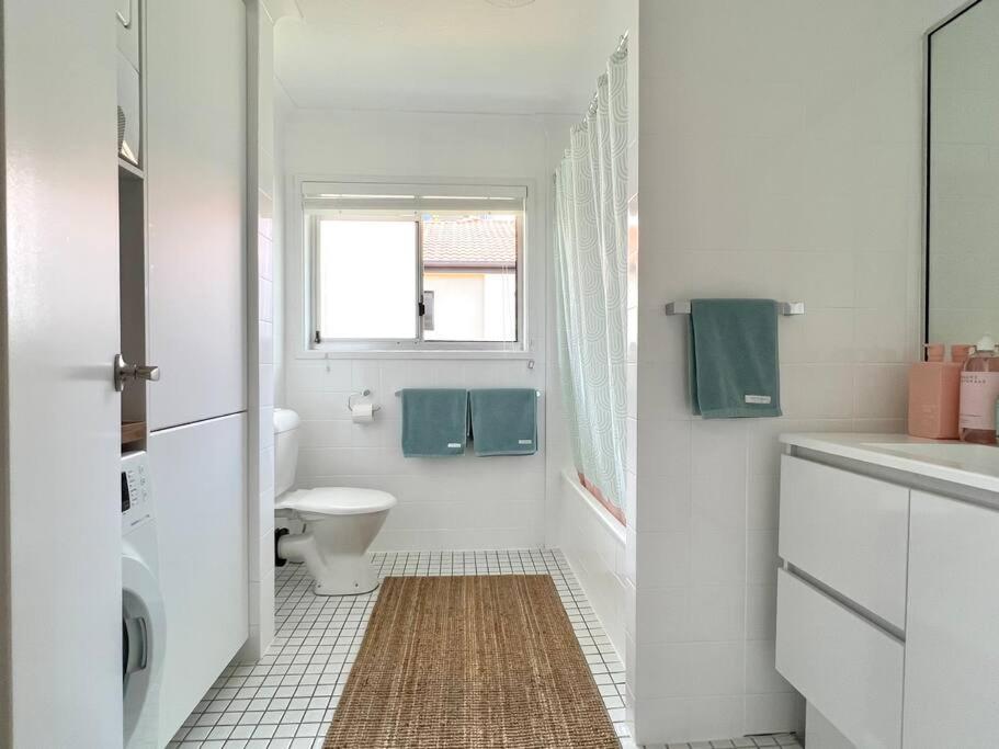 Blush on Broadbeach- beachside and pet friendly, 3rd floor walk up