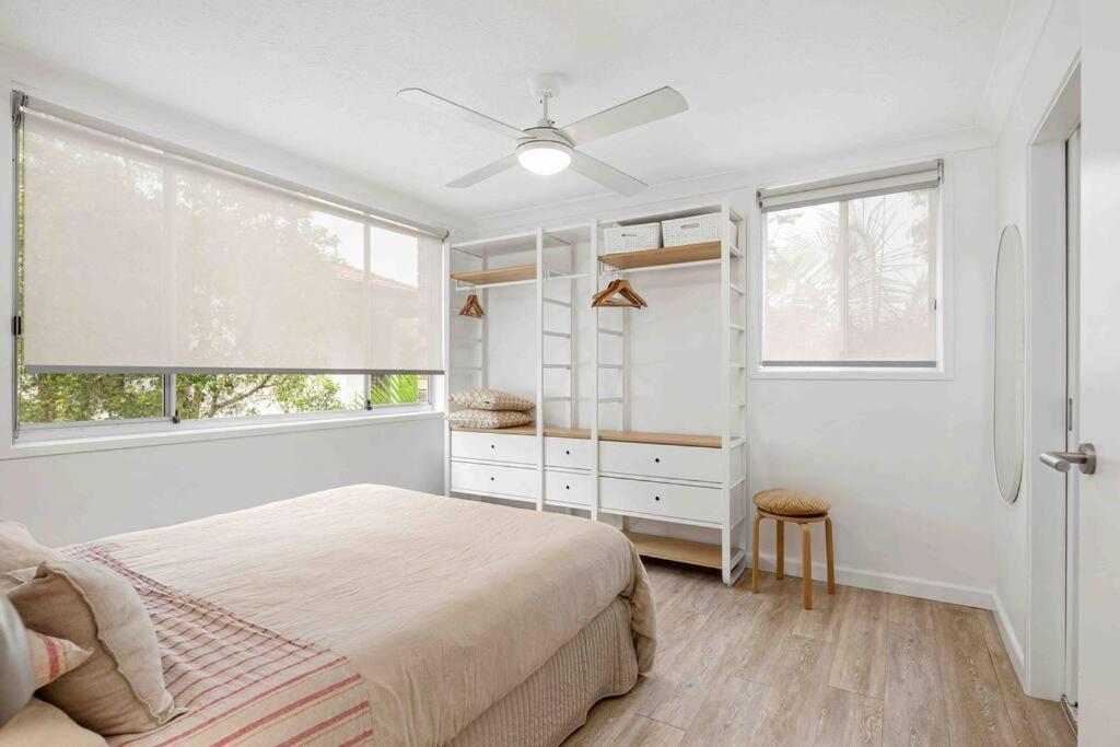 Blush on Broadbeach- beachside and pet friendly, 3rd floor walk up