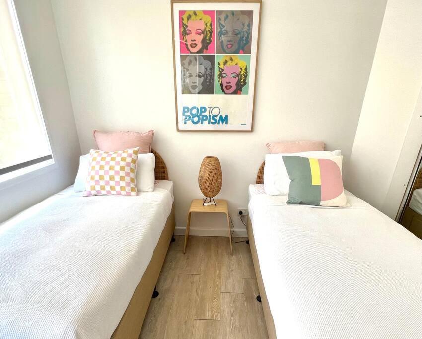 Blush on Broadbeach- beachside and pet friendly, 3rd floor walk up