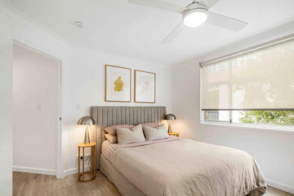 Blush on Broadbeach- beachside and pet friendly, 3rd floor walk up