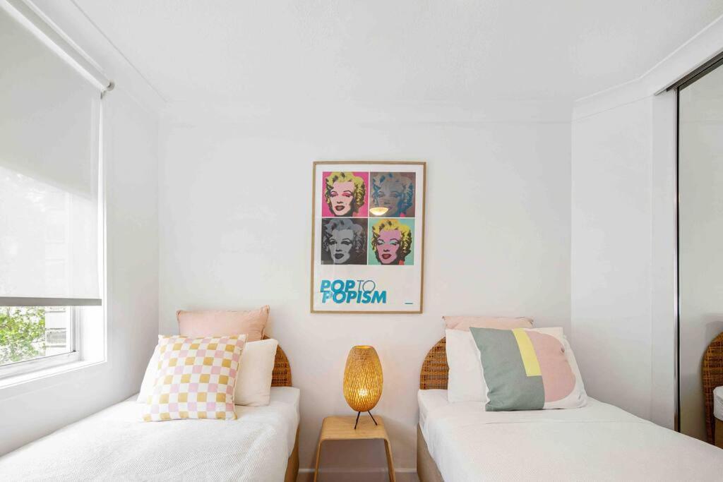Blush on Broadbeach- beachside and pet friendly, 3rd floor walk up