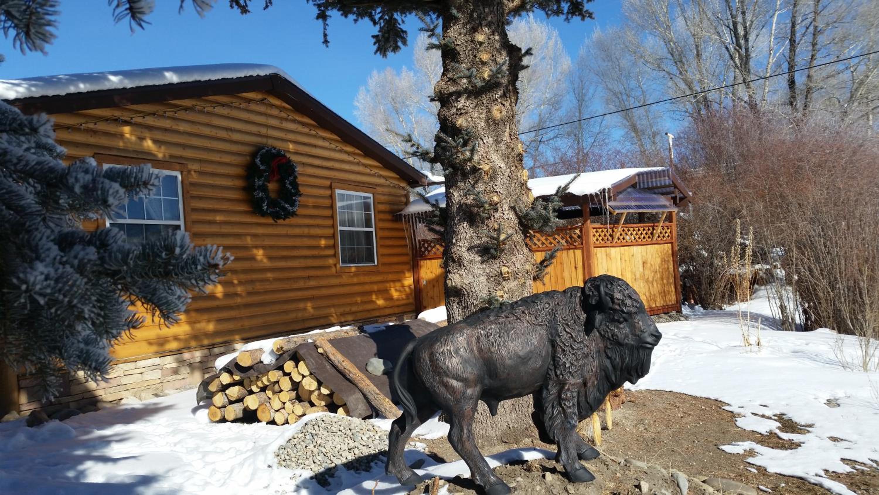 Gunnison Vacations - Long Holiday Motel - Property Image 9